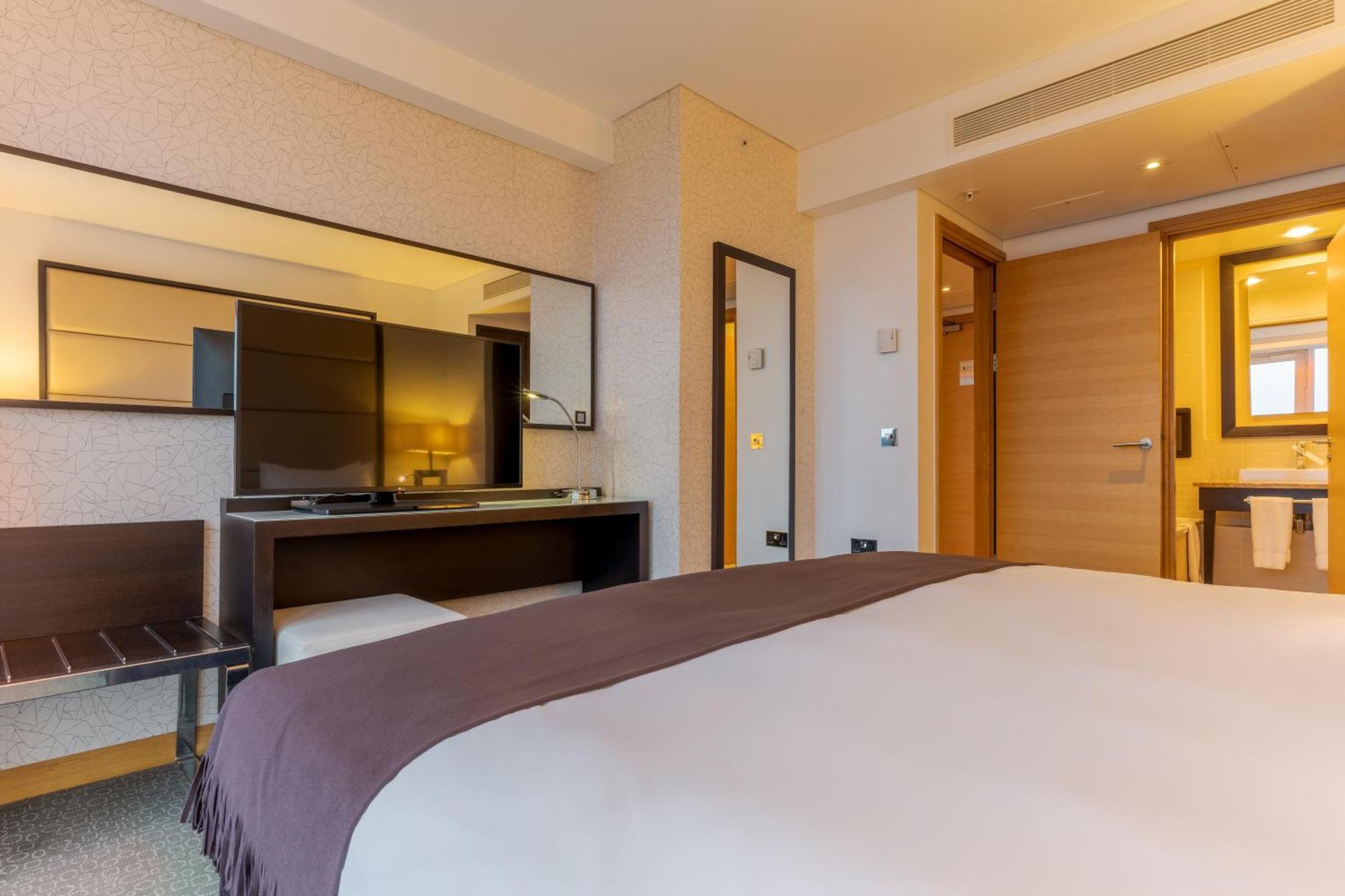 Pestana Chelsea Bridge &