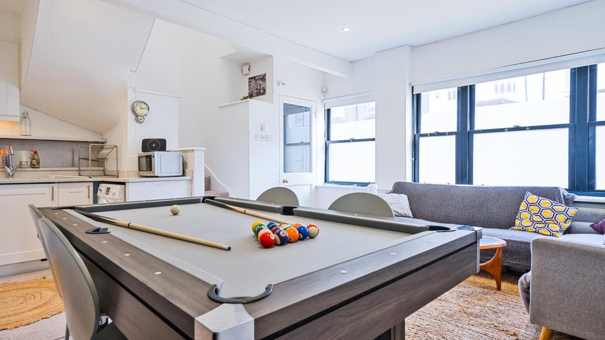 Ferienhaus Pool Table Stylish 3 Bedroom House Long Term