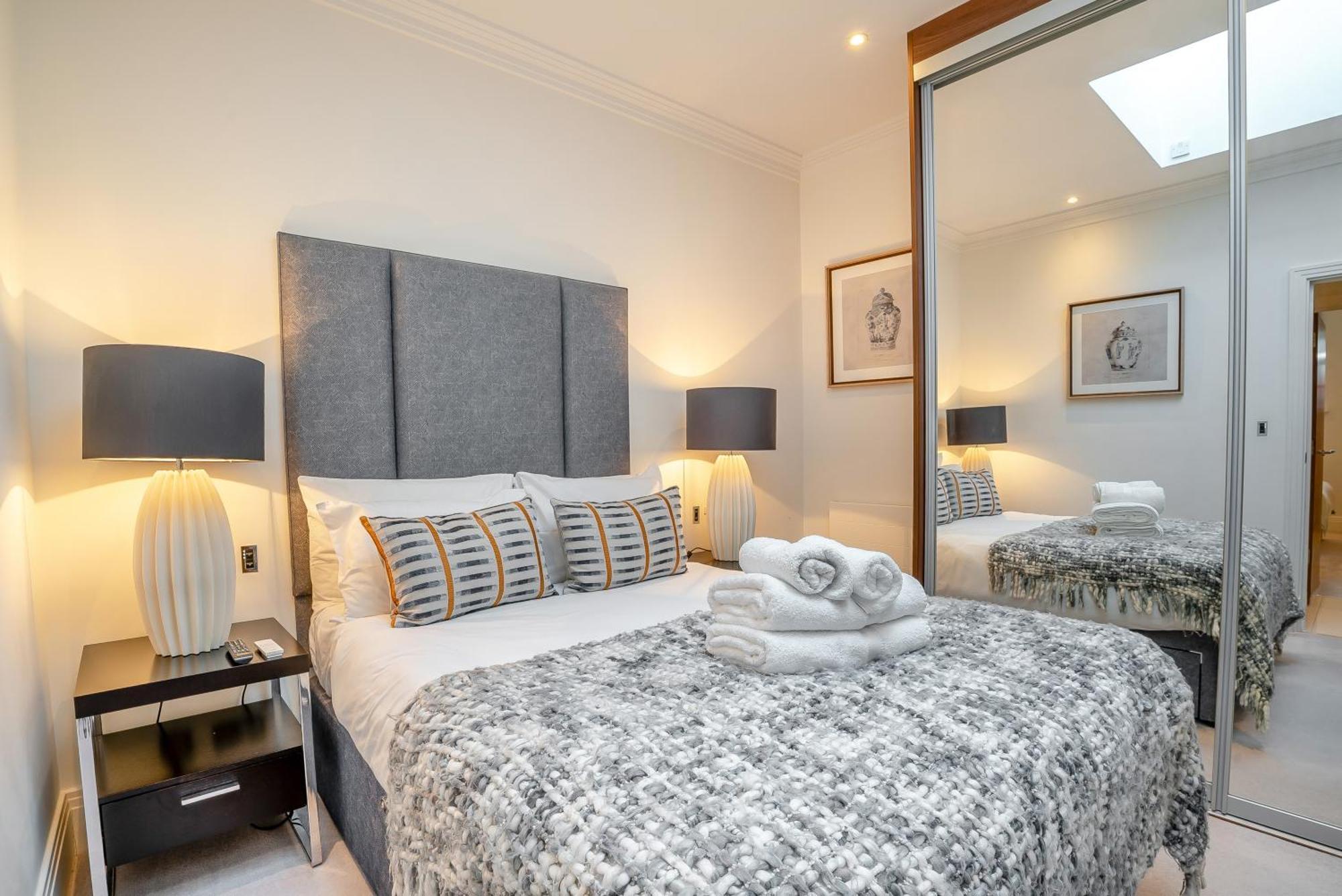 Palace Wharf Apartment