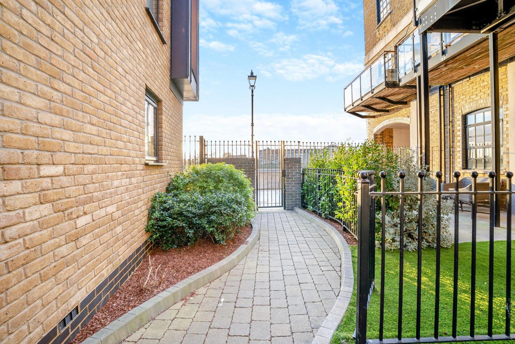Palace Wharf Apartment London