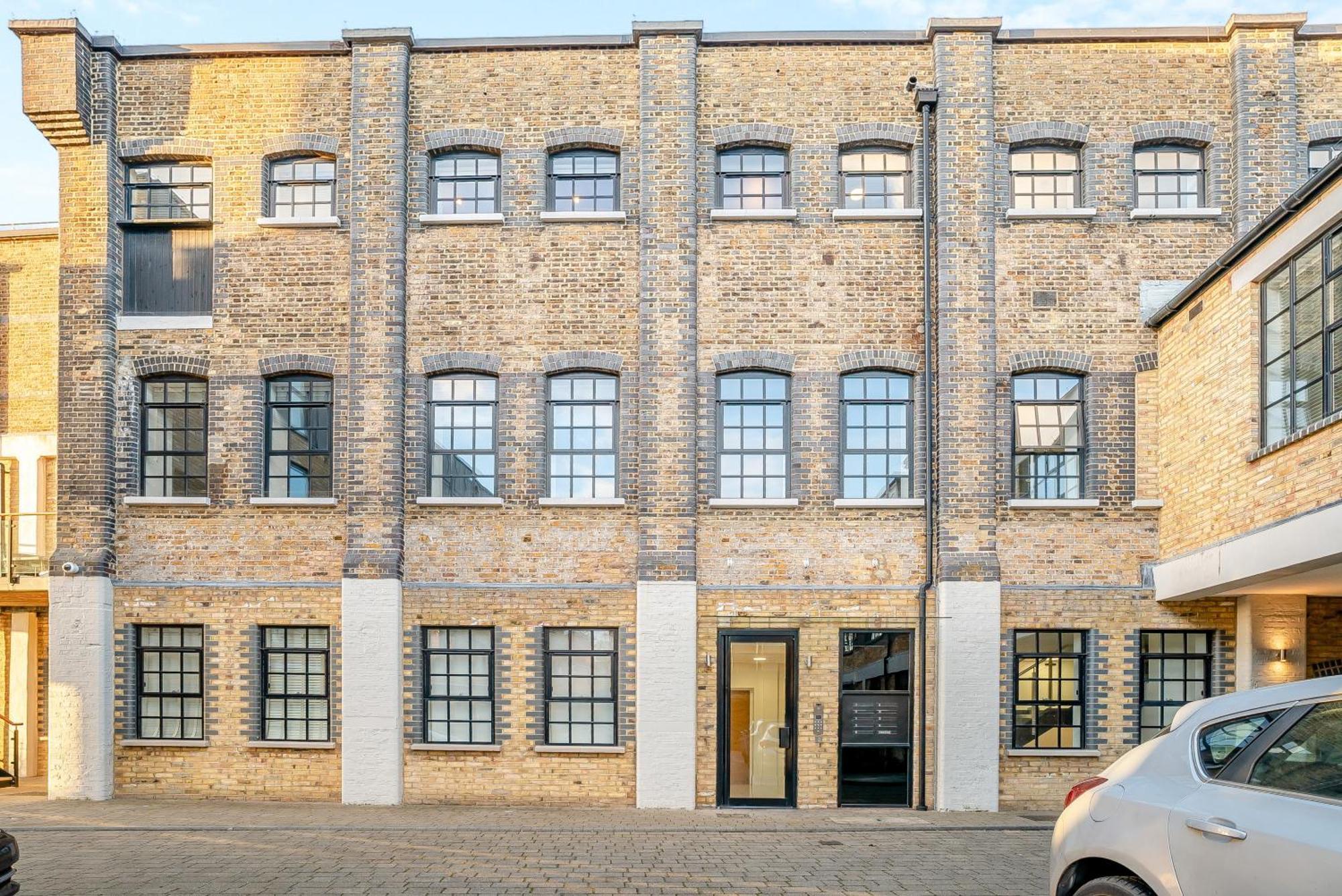 Palace Wharf Apartment
