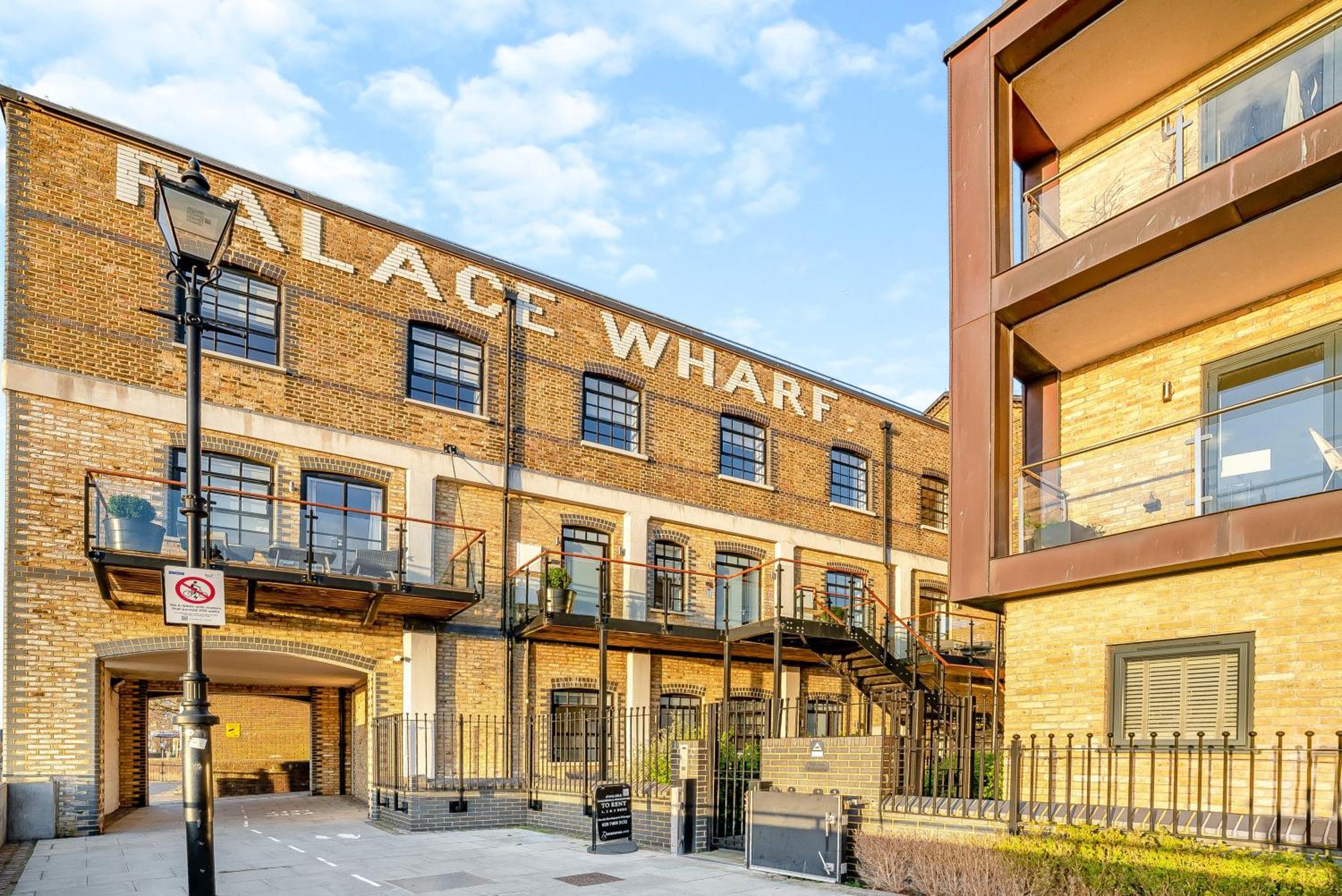 Palace Wharf Apartment *