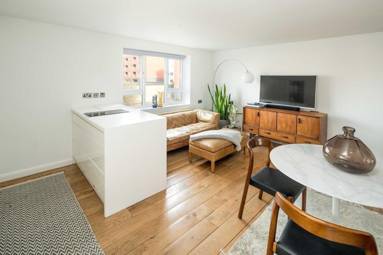 Stylish 1b Flat Near Tower Bridge Apartment