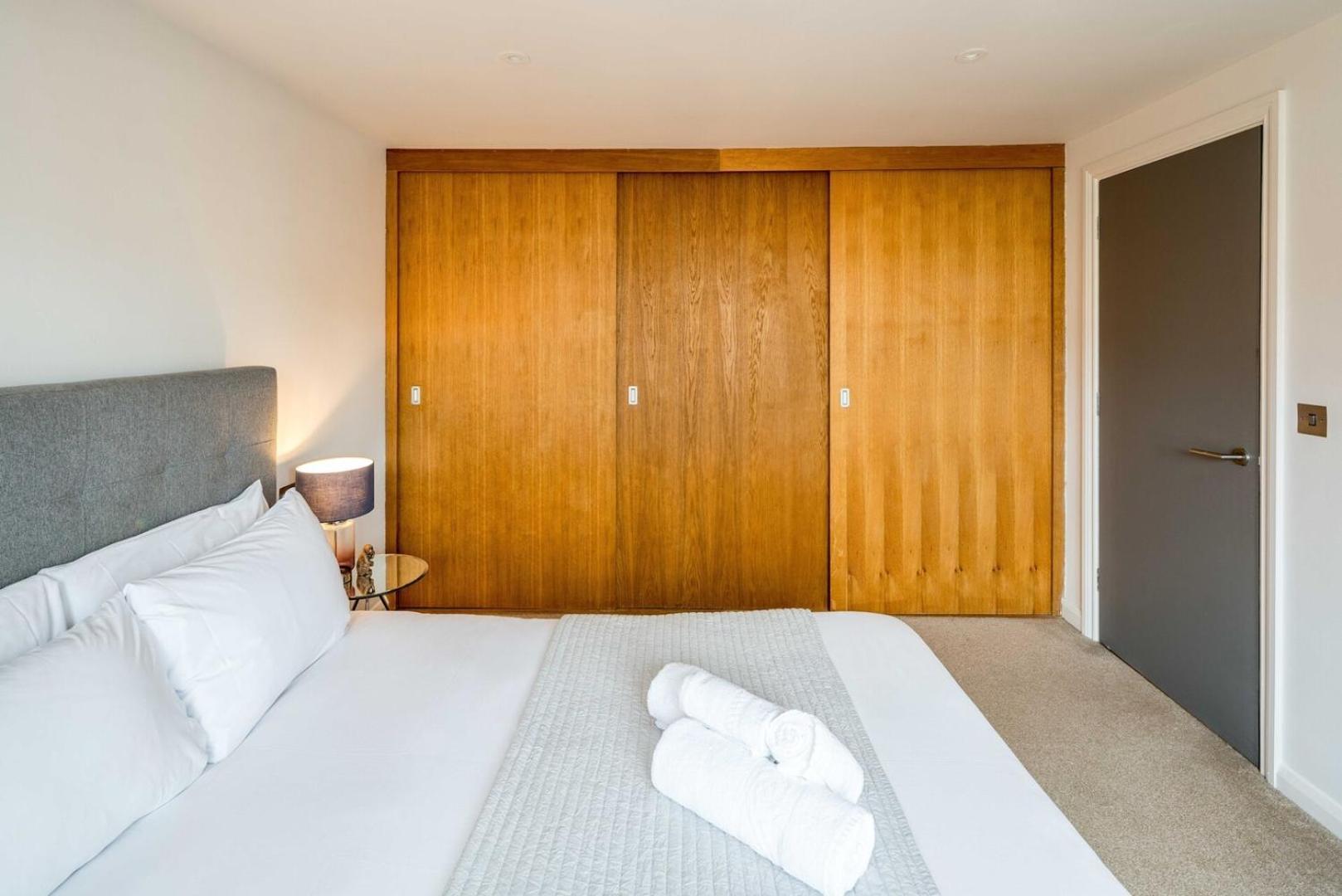 Stylish 1b Flat Near Tower Bridge Apartment
