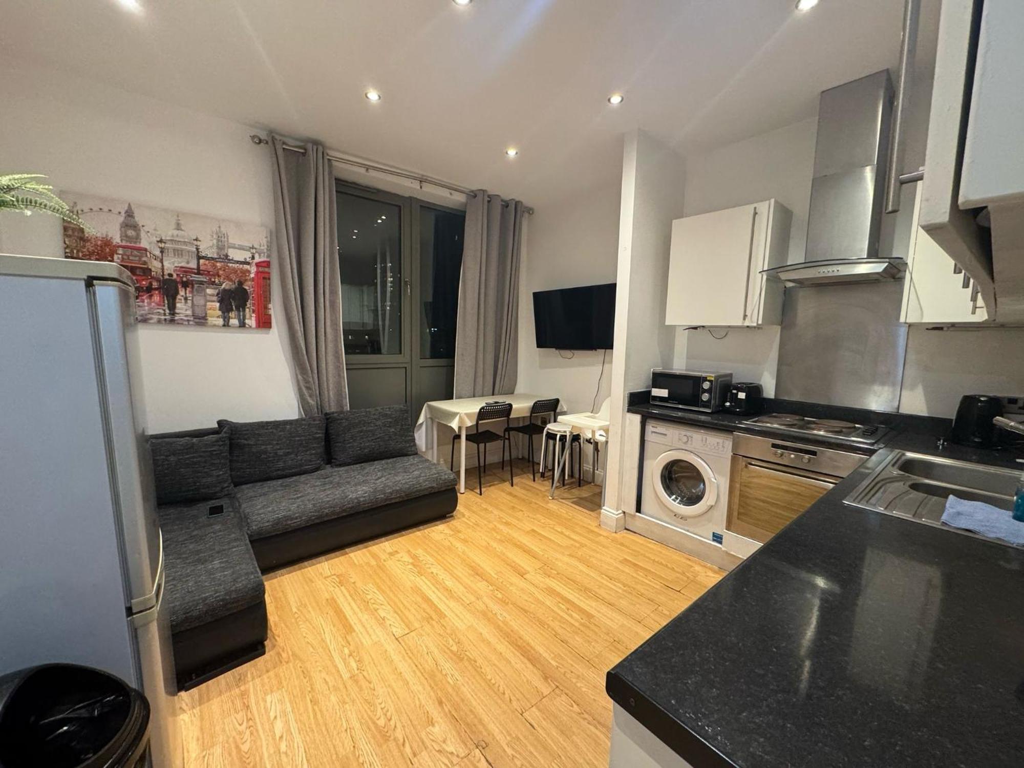 Comfortable - Cosy - Budget In Center Gasthof 2*