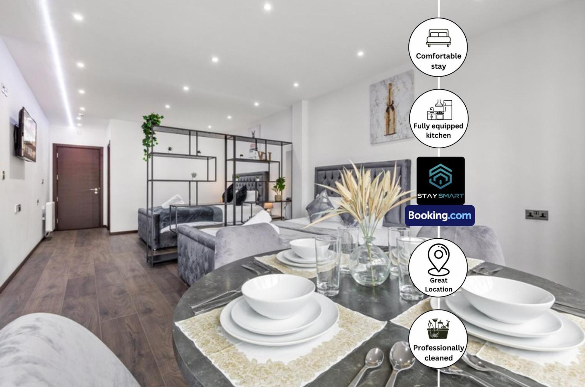 Stylish By Smart Short Lets & Serviced Woodstock With Free Wifi Apartment London