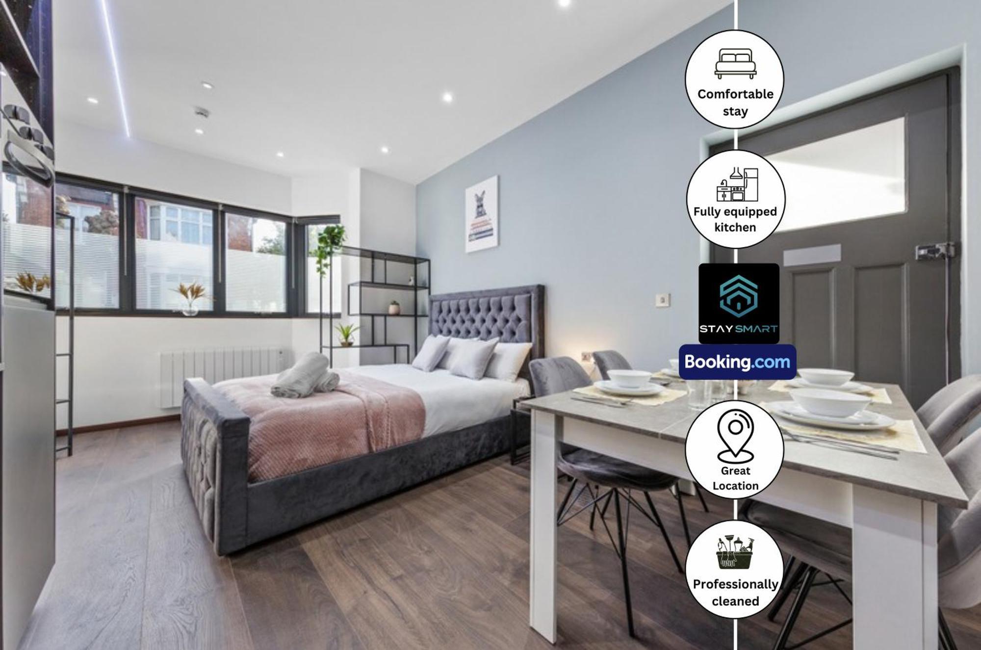 Stylish By Smart Short Lets & Serviced Woodstock With Free Wifi Apartment *