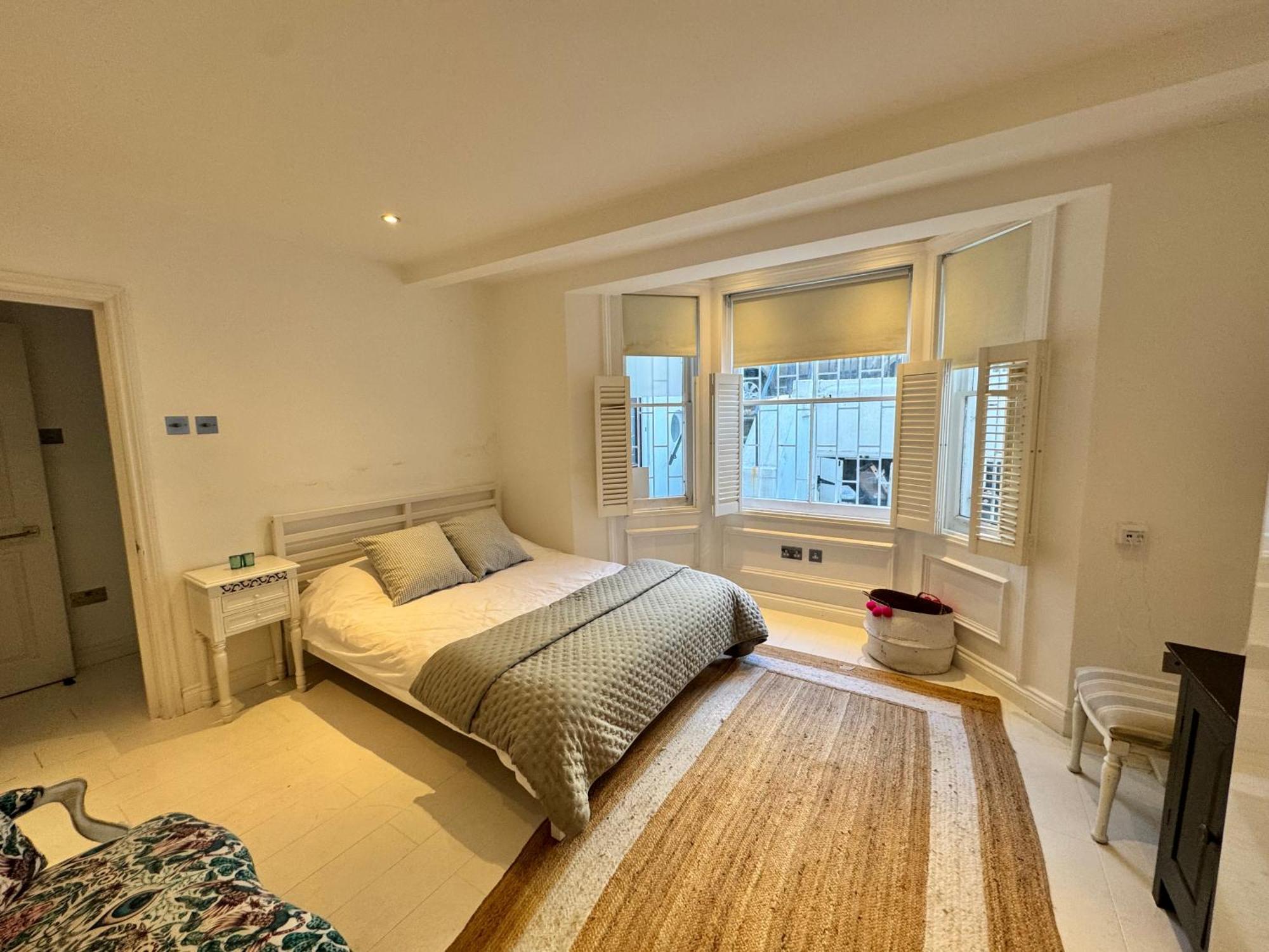 2 Min Walk To Portobello Road London