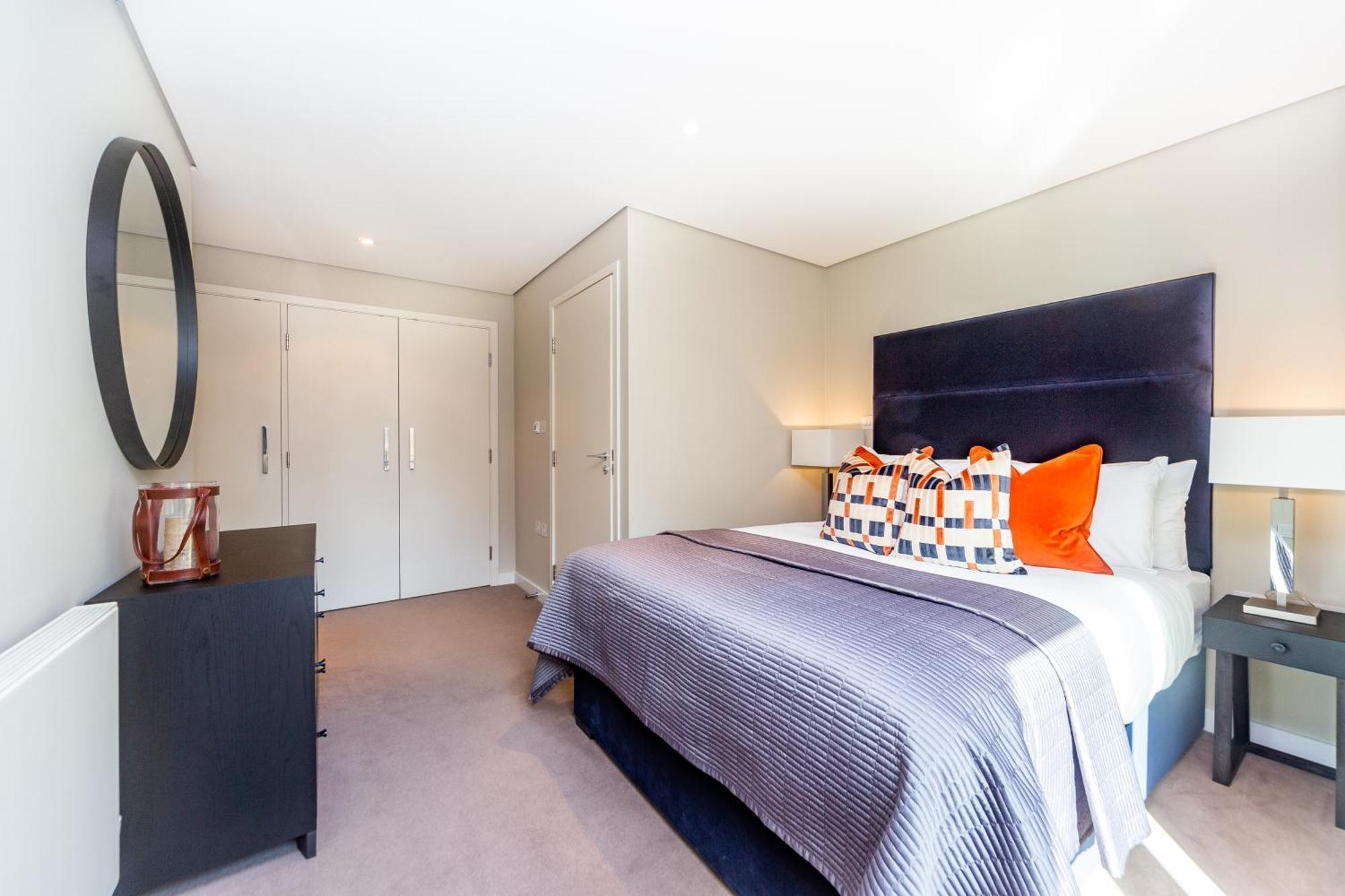 Merchant Square Apartment *