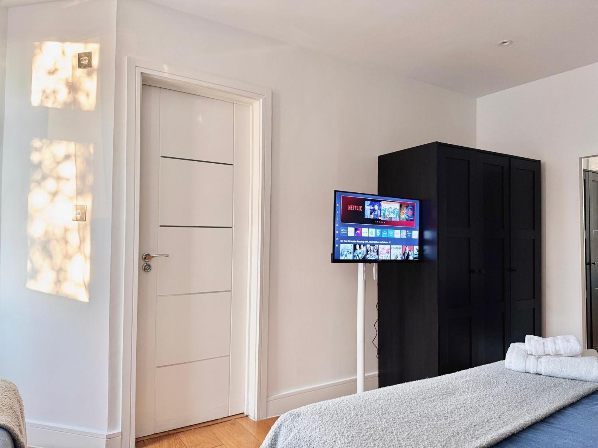 En-suites With Free Parking 30min To *