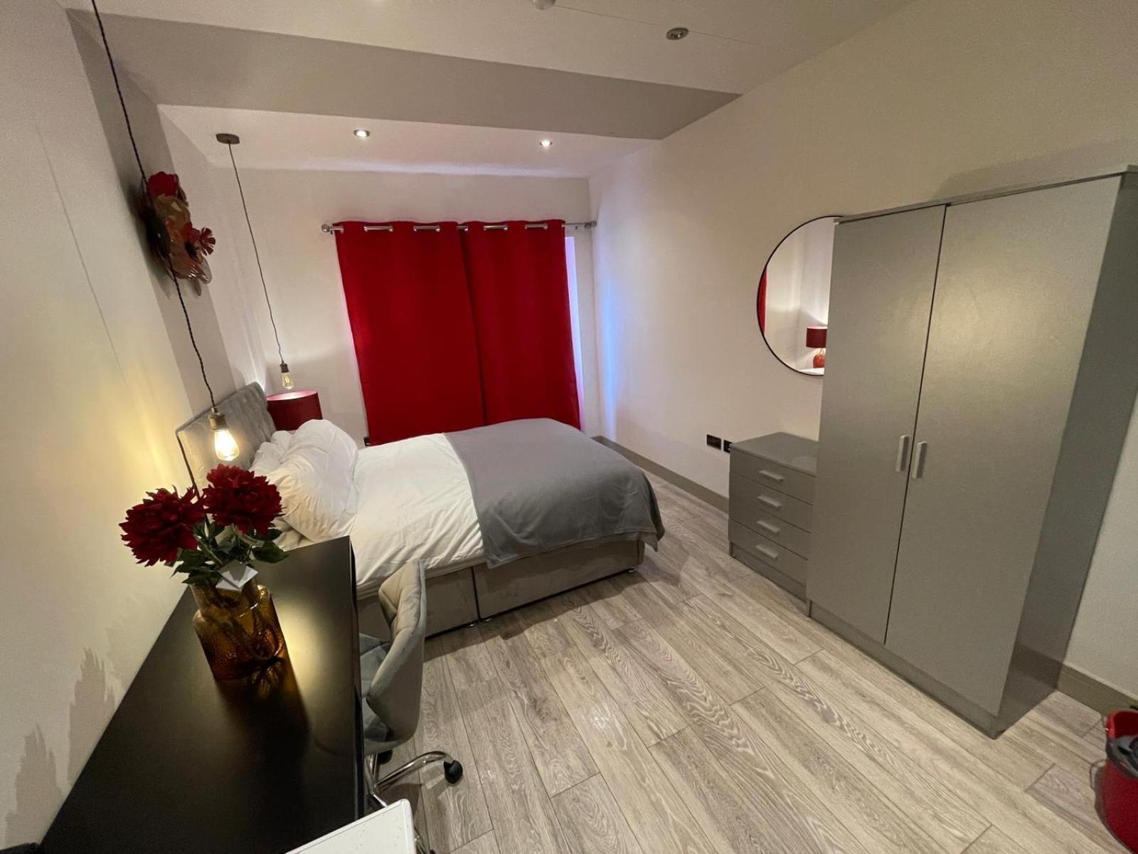 Letzi Premium Cozy Retreat Private En-suite Rooms, Wembley London