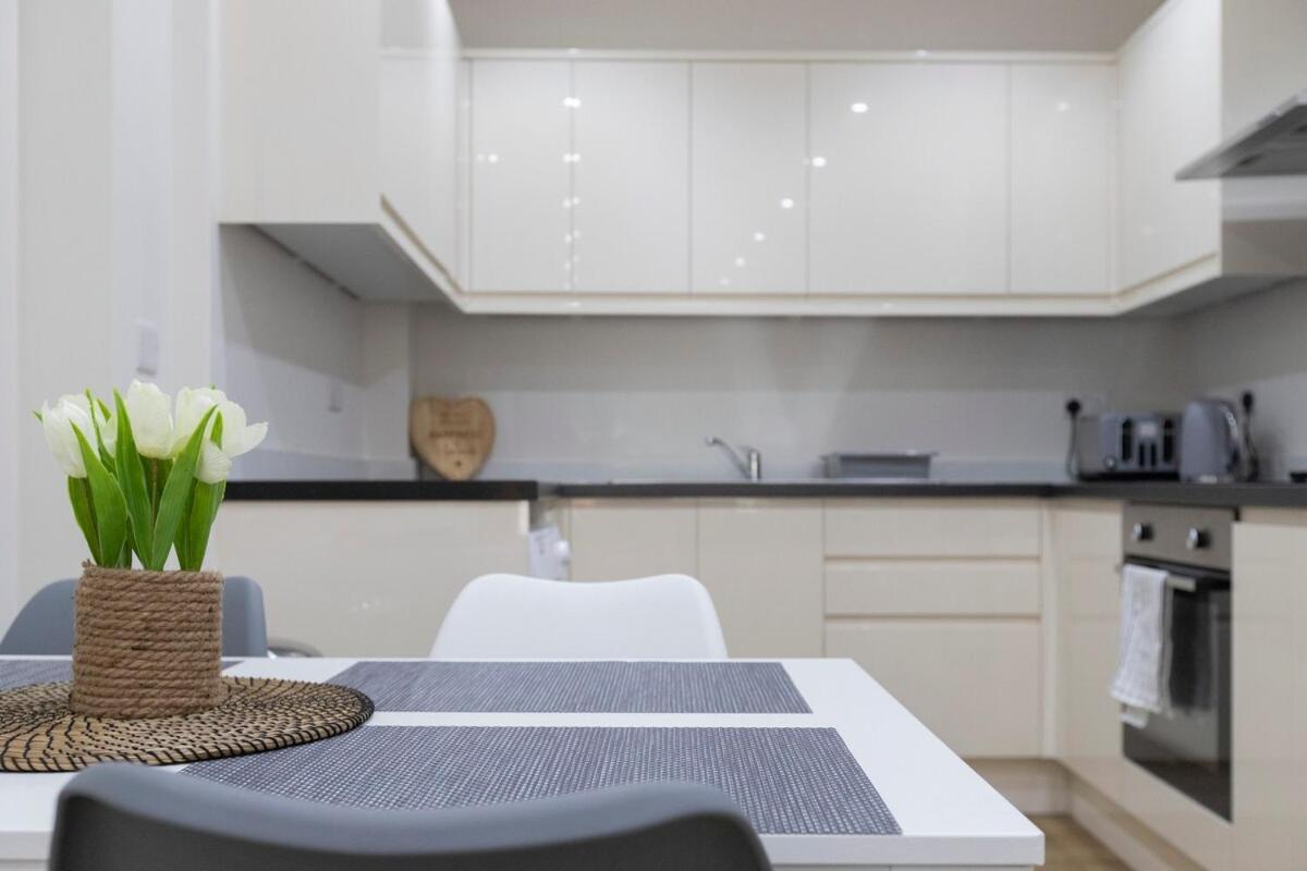 Stylish Modern By Aldgate East Station 3 London