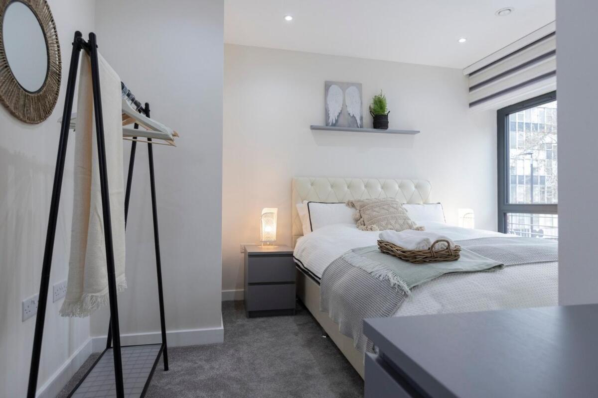 Stylish Modern By Aldgate East Station 3 London