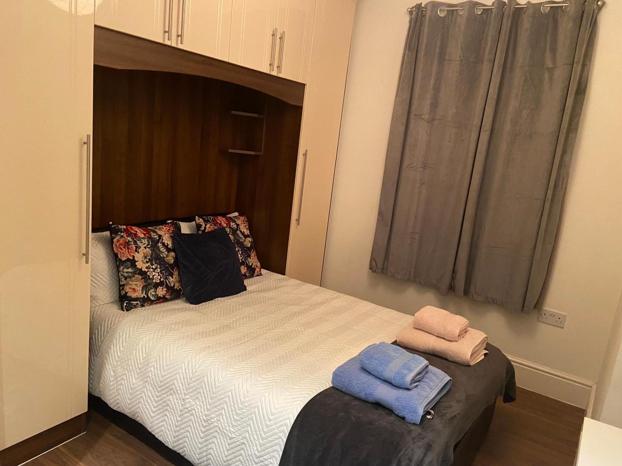 London Westfield Bedroom * London