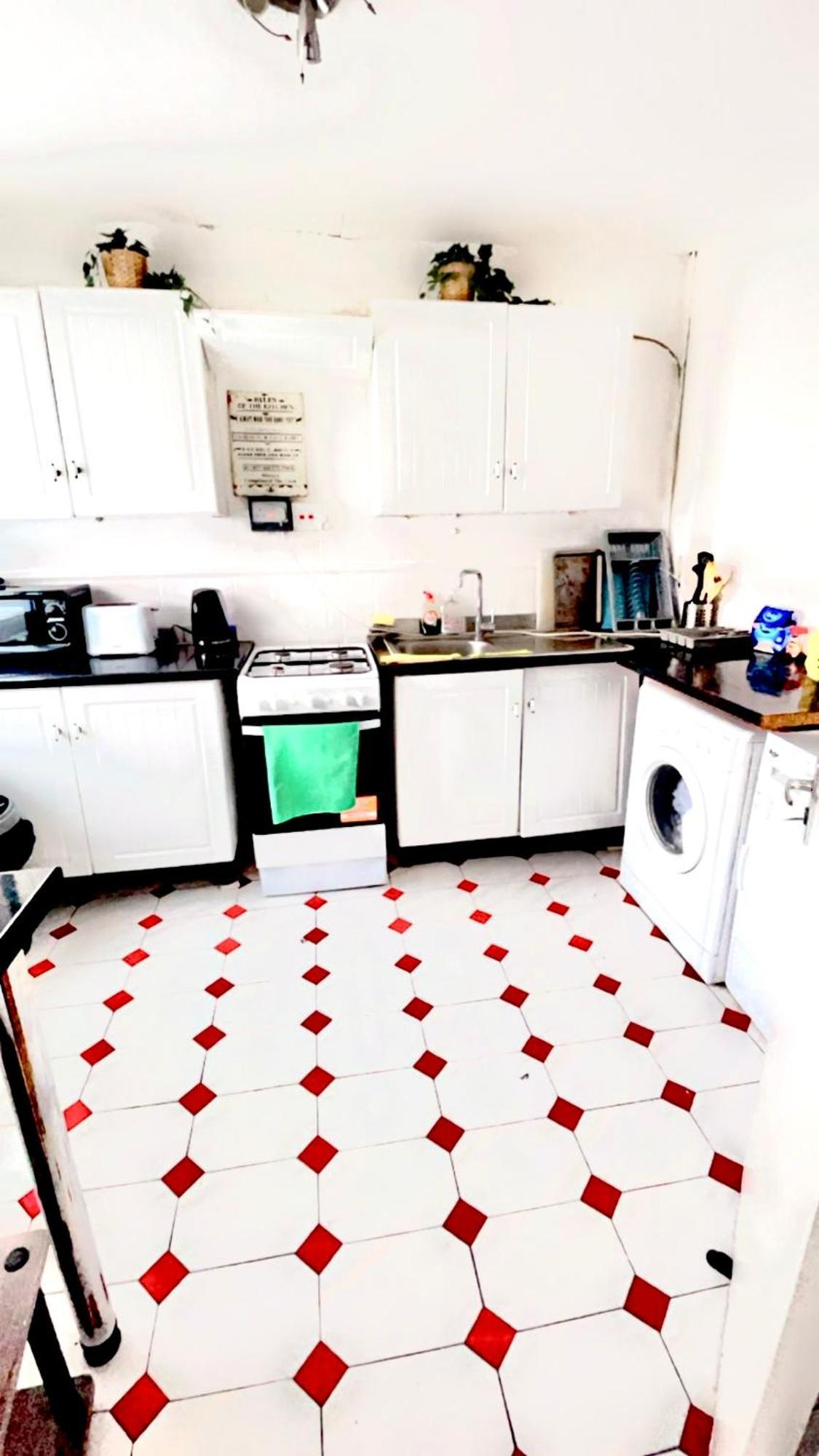 Cozy In 1 Stop To Liverpool Street Hospedagem domiciliar *