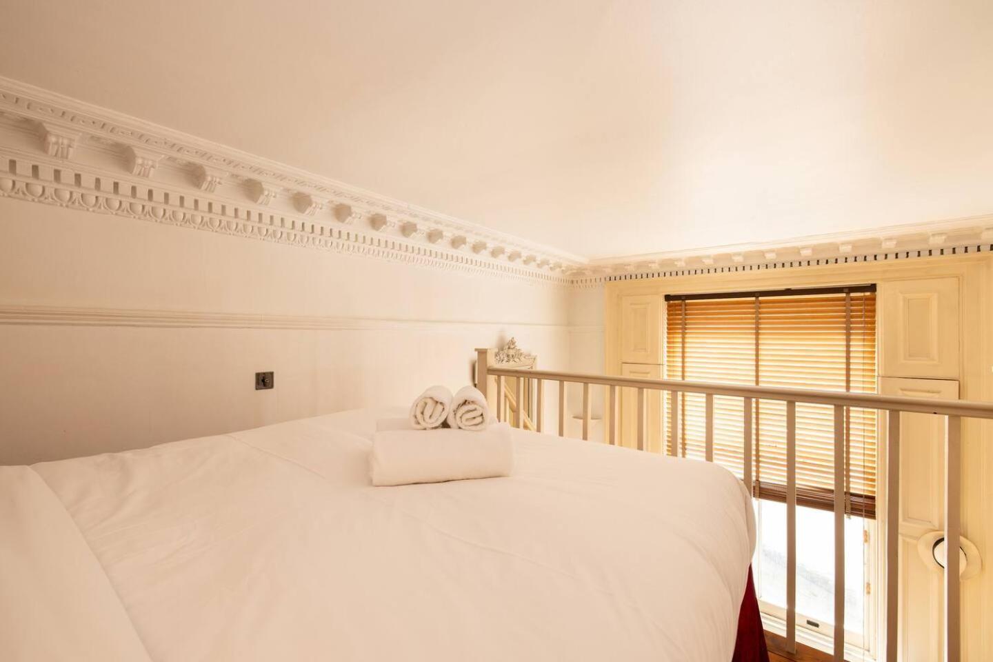 Large With Mezzanine Bed Apartment London