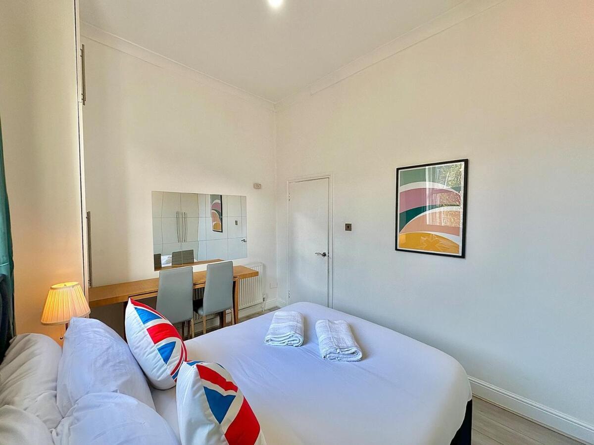 Bright Flat In Maida Hill Londres