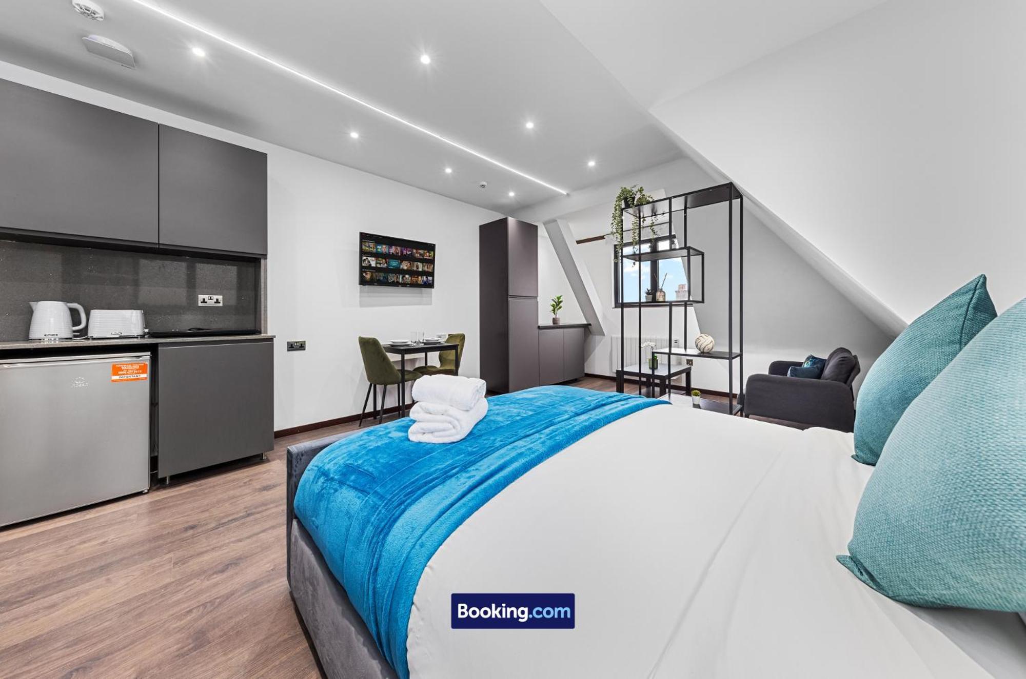 Stylish By Smart Short Lets & Serviced Woodstock With Free Wifi *