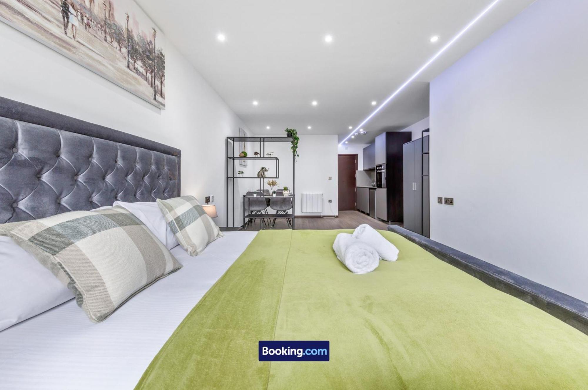 Stylish By Smart Short Lets & Serviced Woodstock With Free Wifi