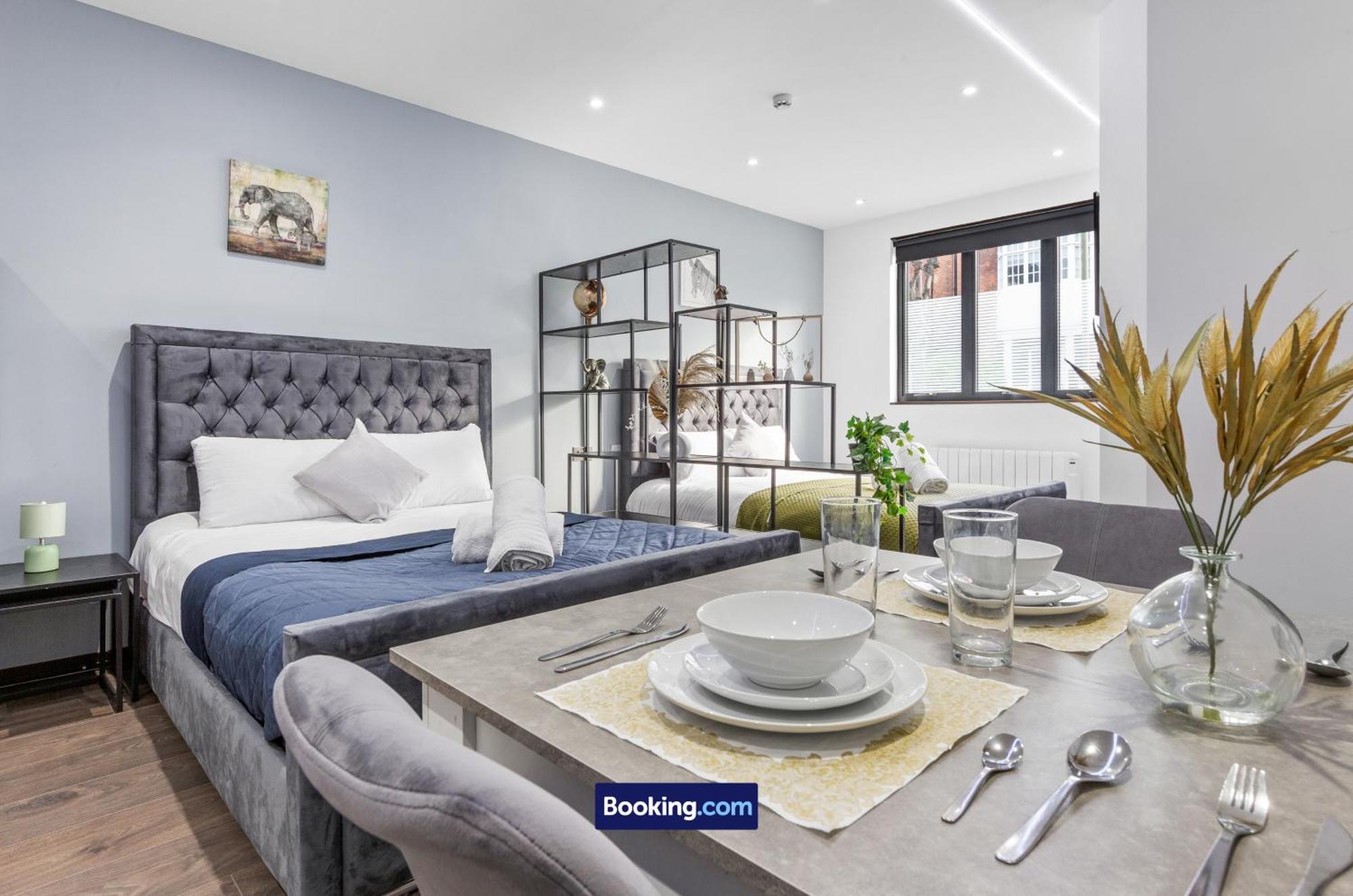 Apartment Stylish By Smart Short Lets & Serviced Woodstock With Free Wifi London