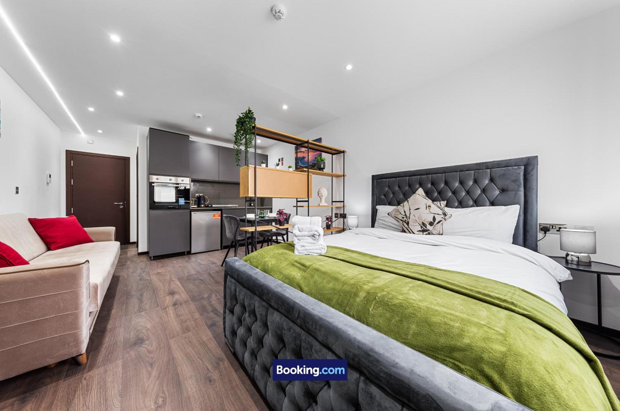 Stylish By Smart Short Lets & Serviced Woodstock With Free Wifi *