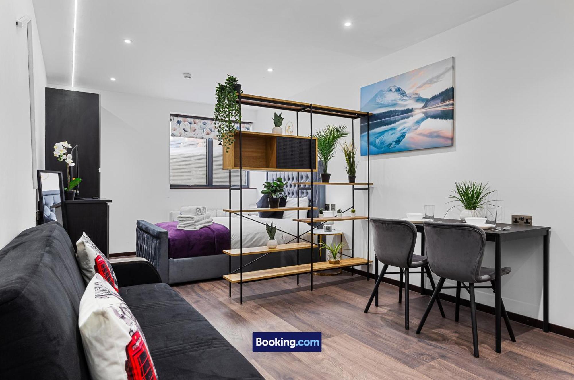 Stylish By Smart Short Lets & Serviced Woodstock With Free Wifi London
