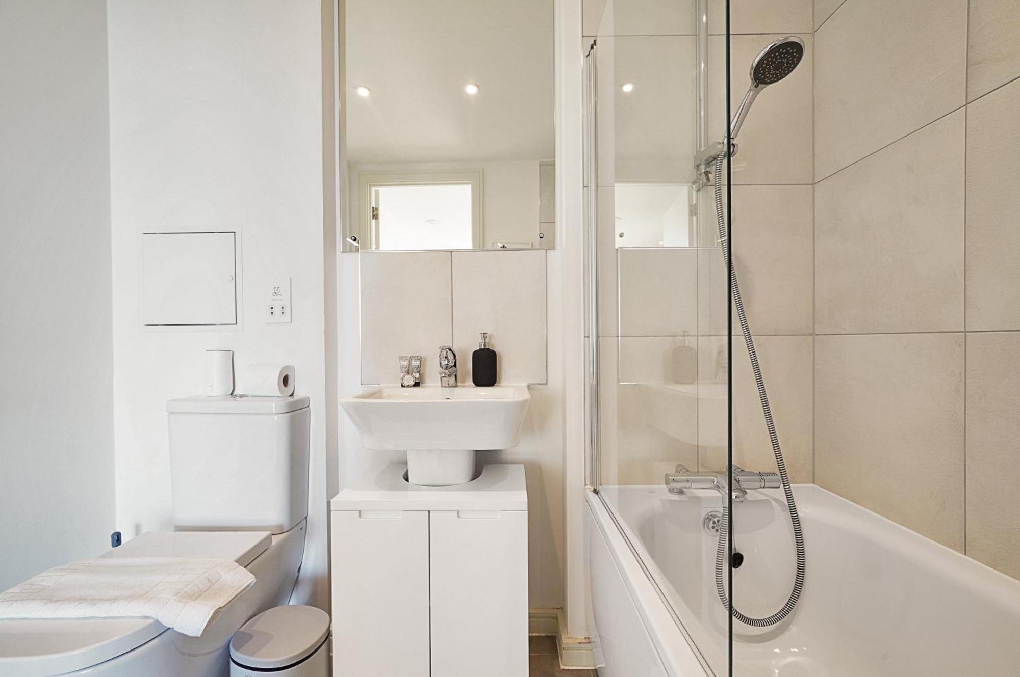 Apartamento Stunning Flat With Large Balcony Overlooking River By Cto Serviced Londres