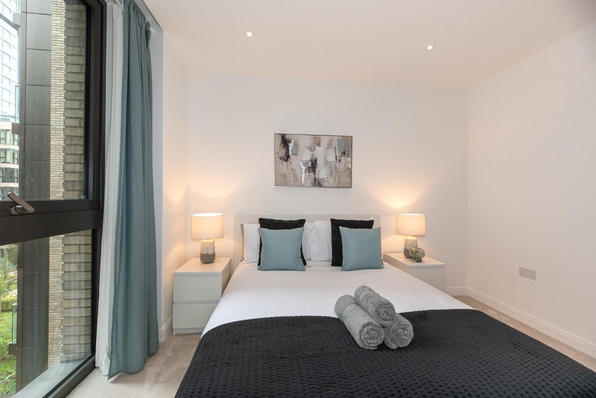 Premium 2-bedroom Flat With Lift & Private Balcony In Farringdon, Apartment