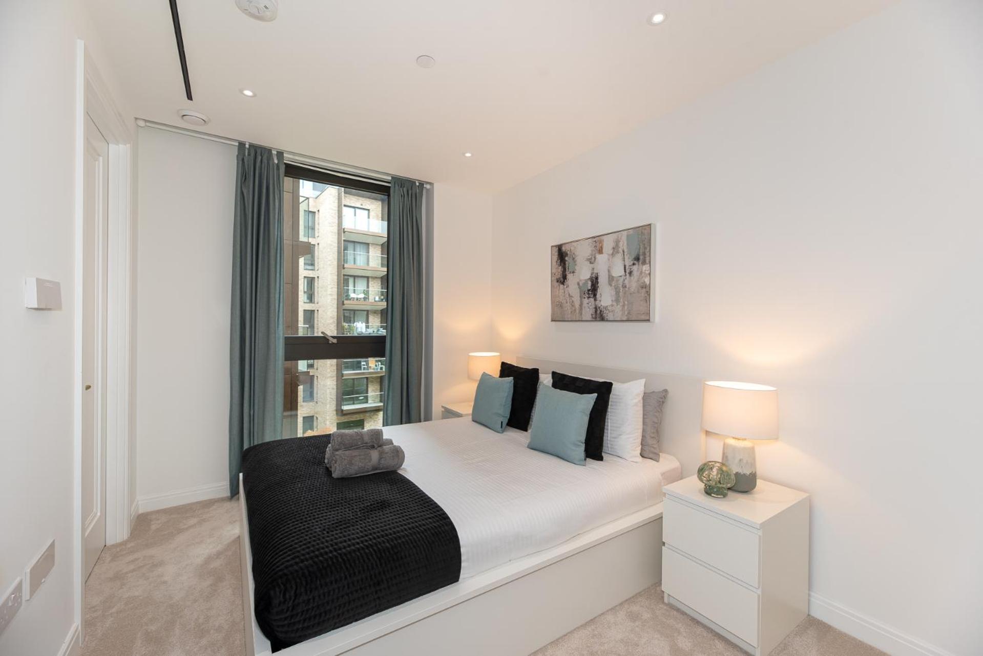 Premium 2-bedroom Flat With Lift & Private Balcony In Farringdon, Apartment