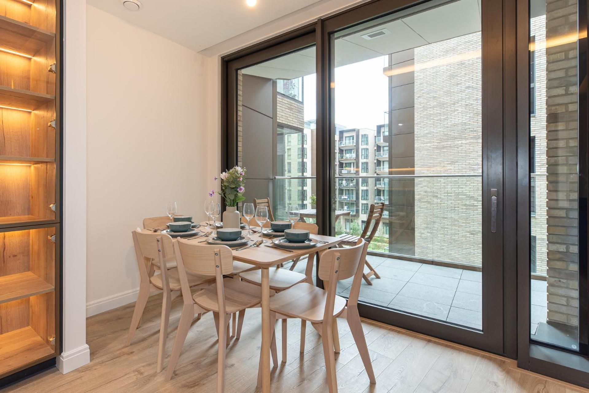 Apartment Premium 2-bedroom Flat With Lift & Private Balcony In Farringdon, London
