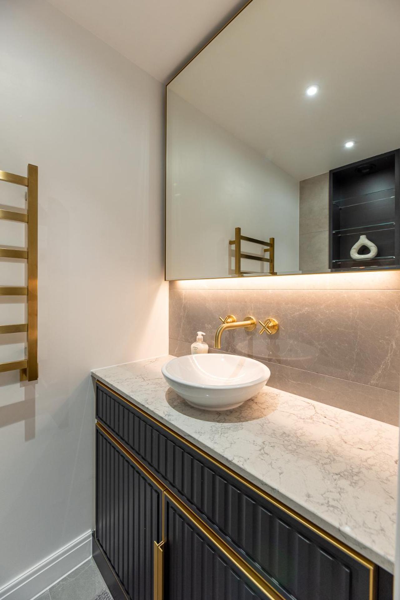 Apartment Premium 2-bedroom Flat With Lift & Private Balcony In Farringdon, *