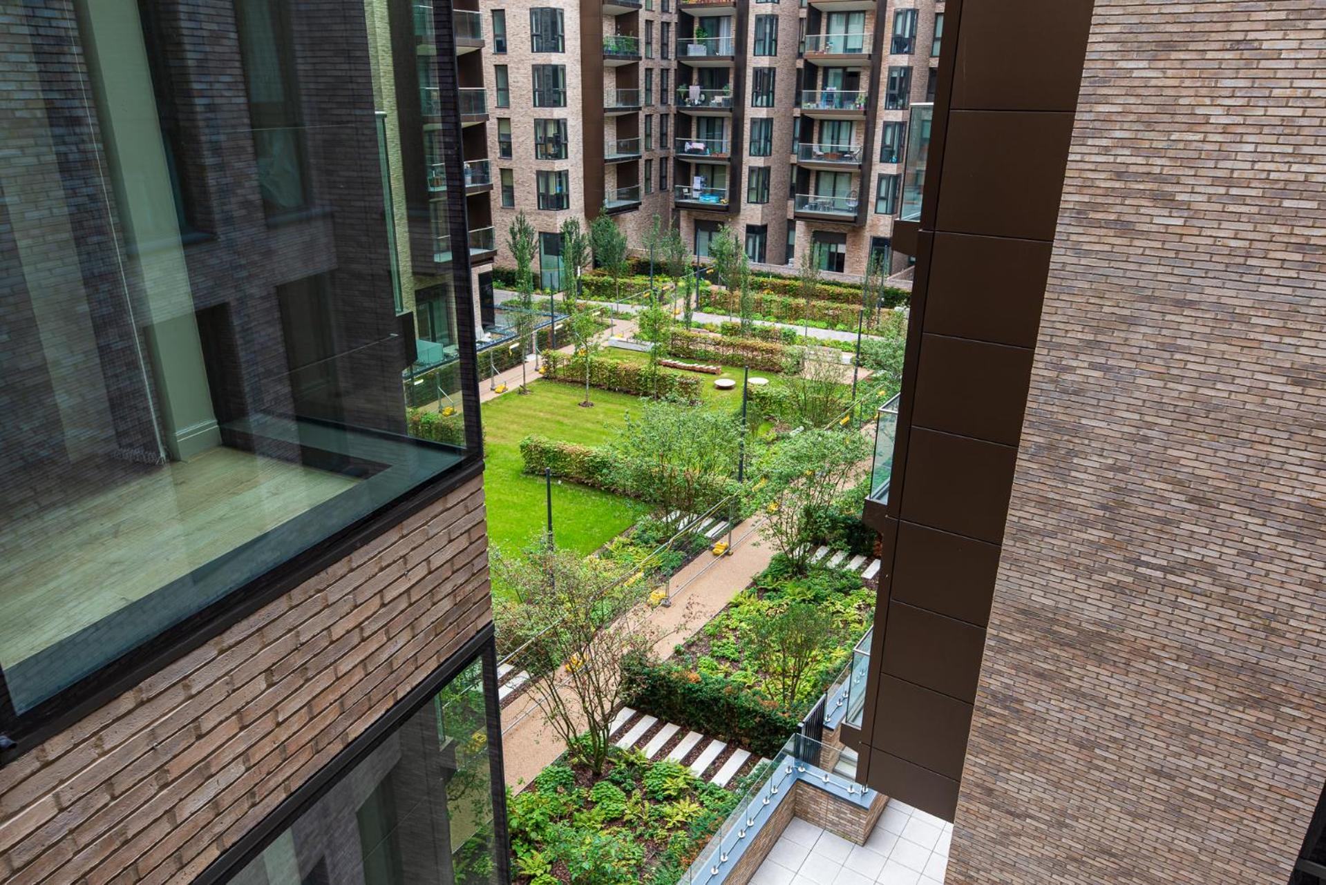 Premium 2-bedroom Flat With Lift & Private Balcony In Farringdon, * London