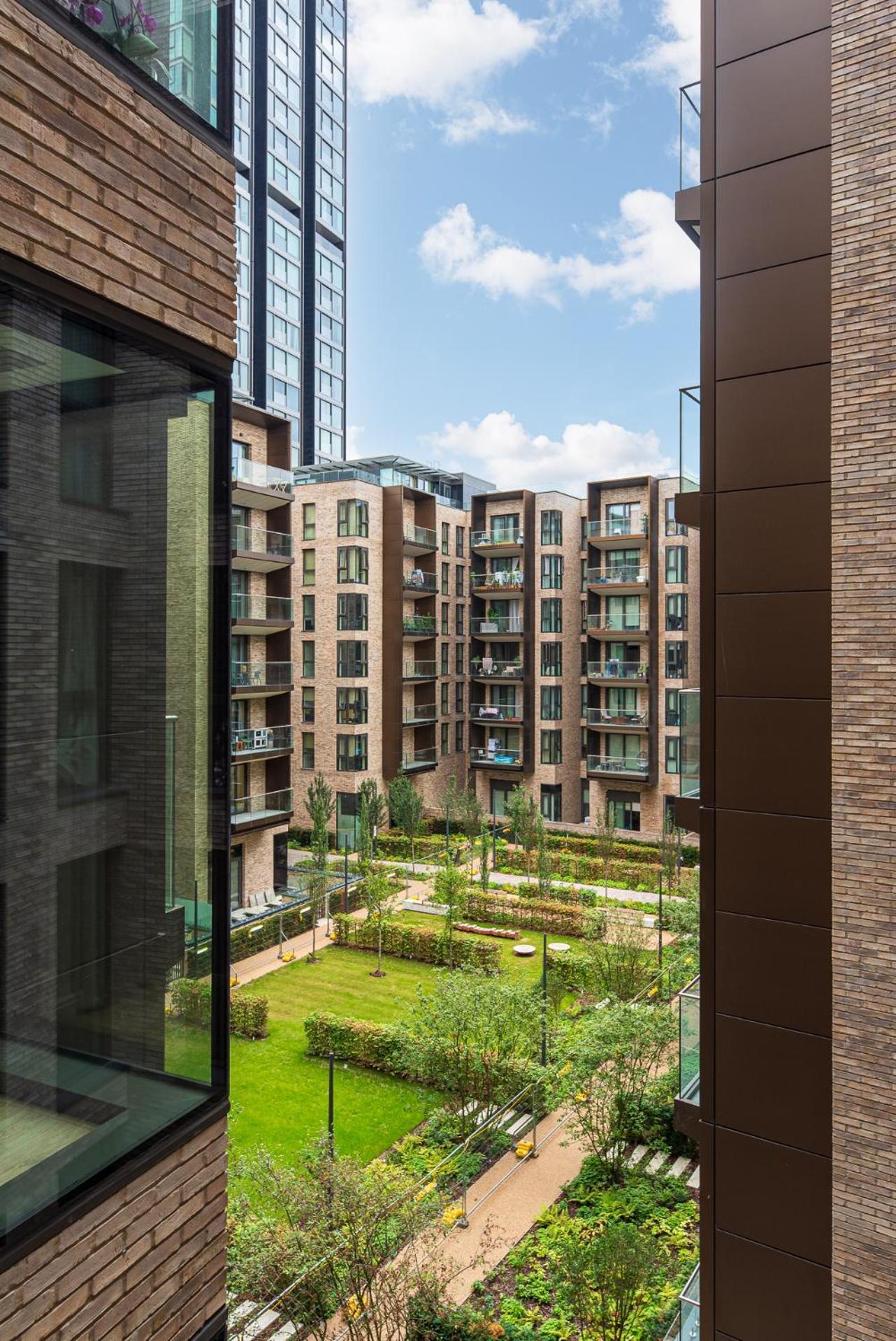 Premium 2-bedroom Flat With Lift & Private Balcony In Farringdon, Apartment