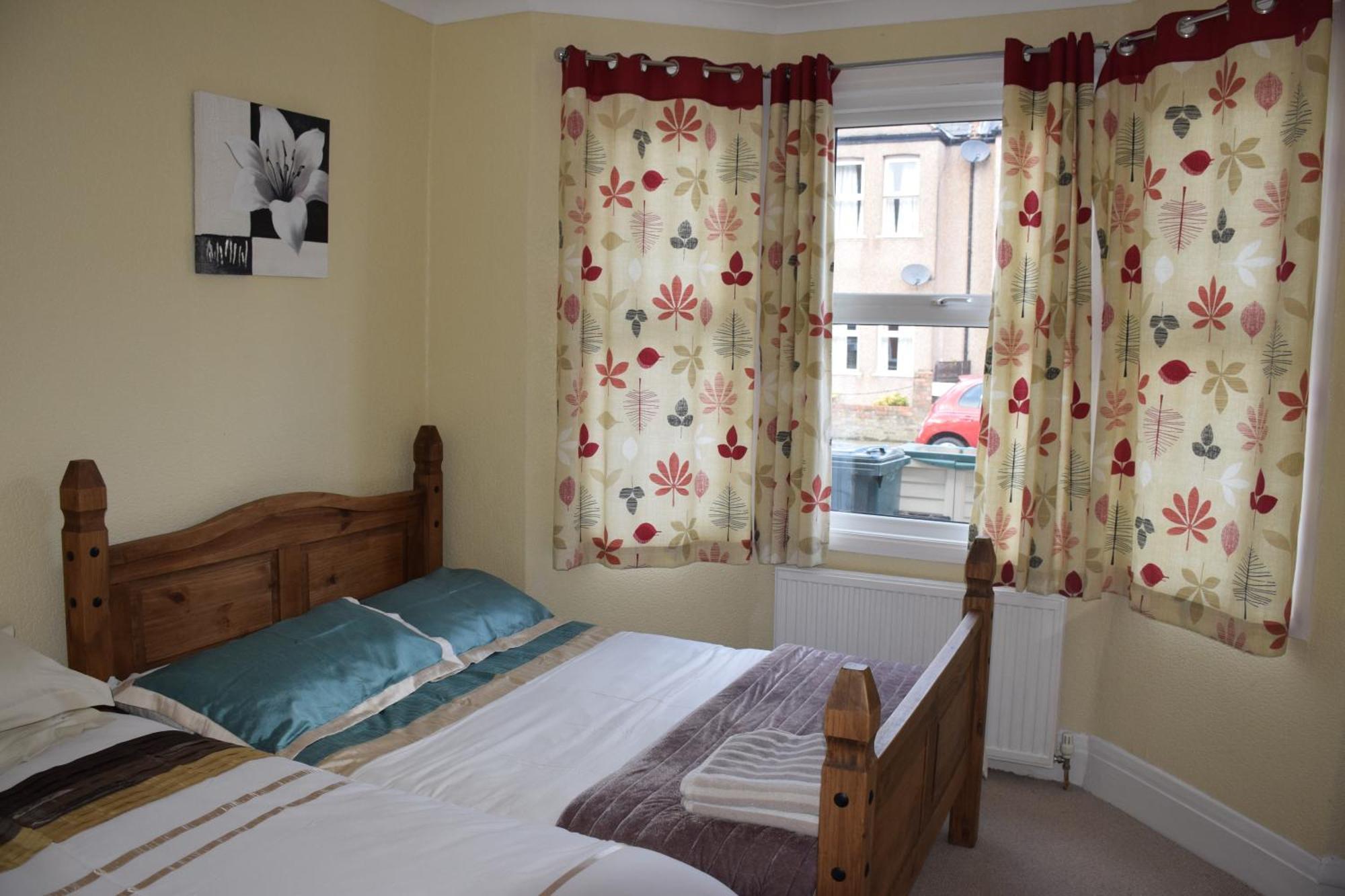 2 Bedroom Apartment, Fortescue Road London