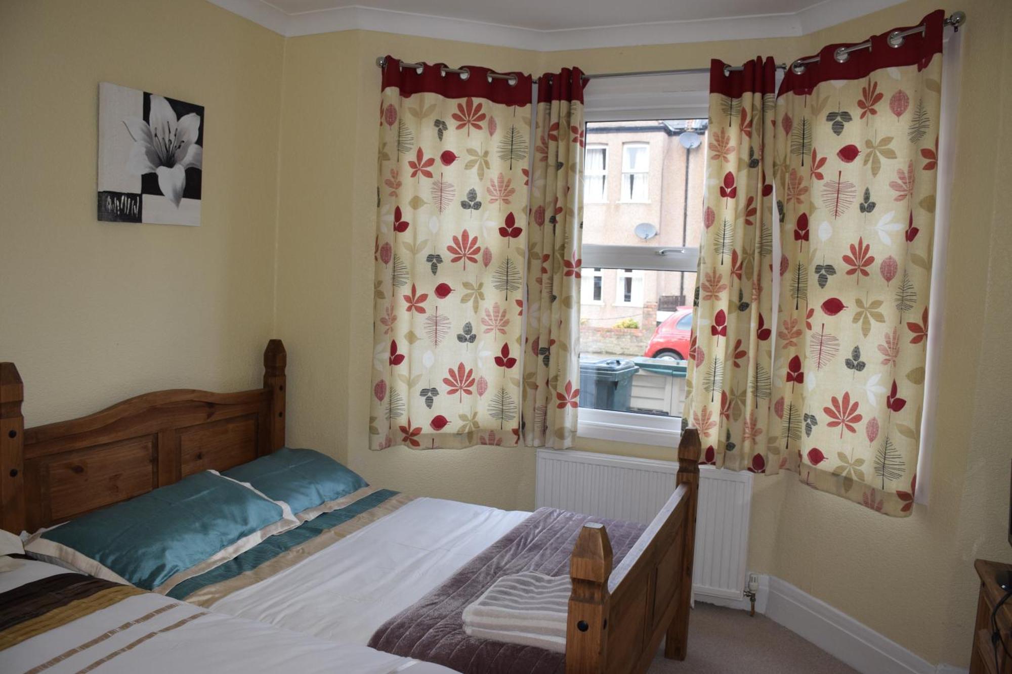 2 Bedroom Apartment, Fortescue Road London