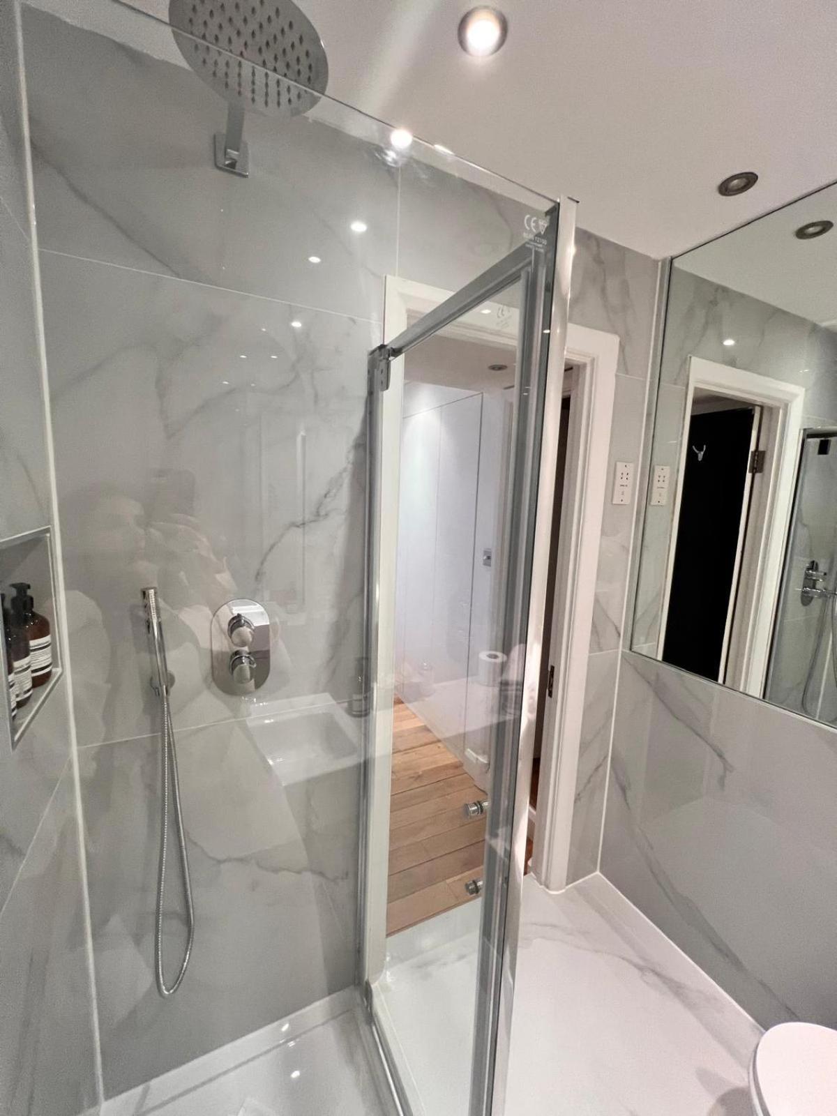 Elegant 1 Bedroom Flat Near Harrods Apartment