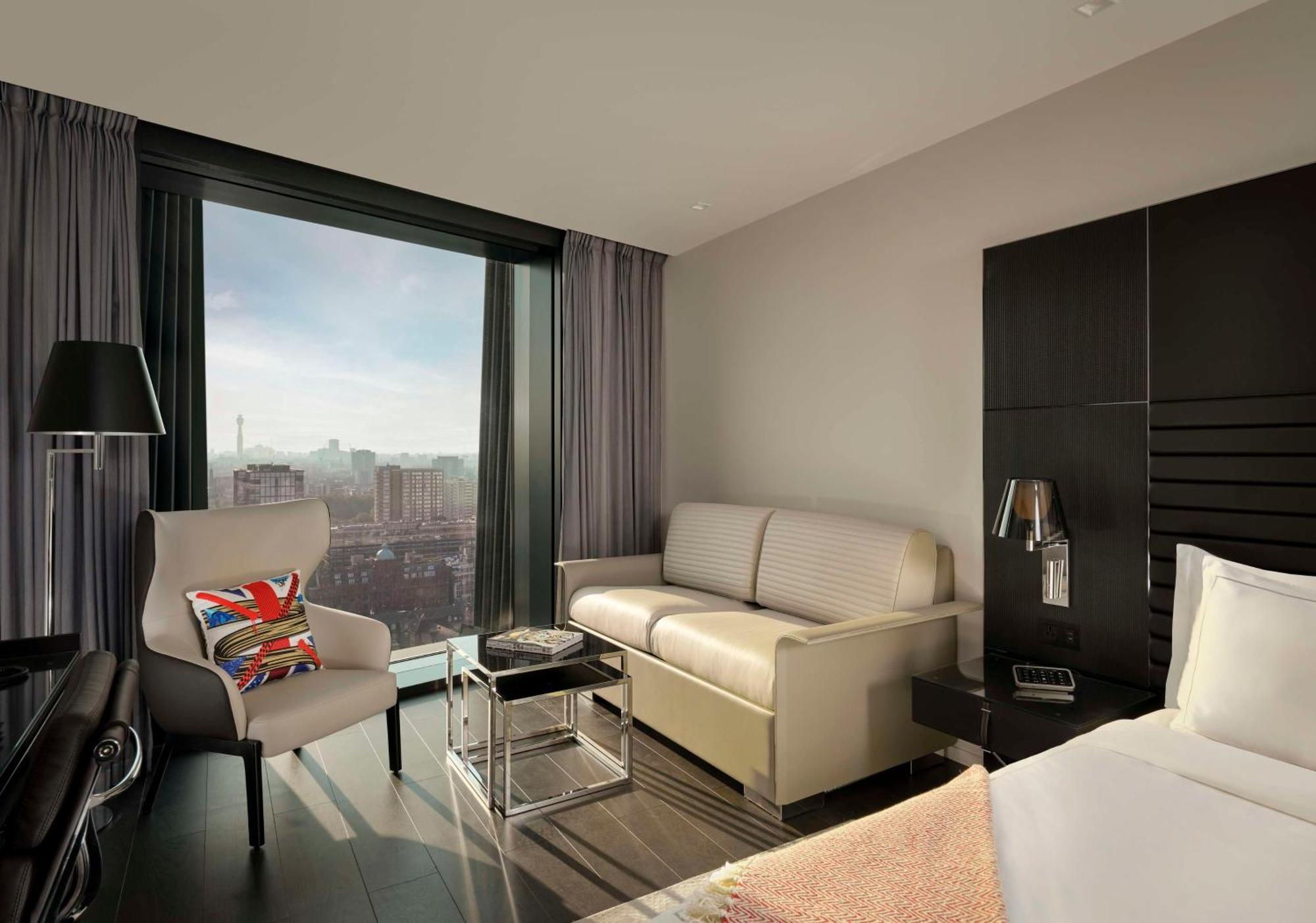 Hotel Art'otel Hoxton, Powered By Radisson 4*