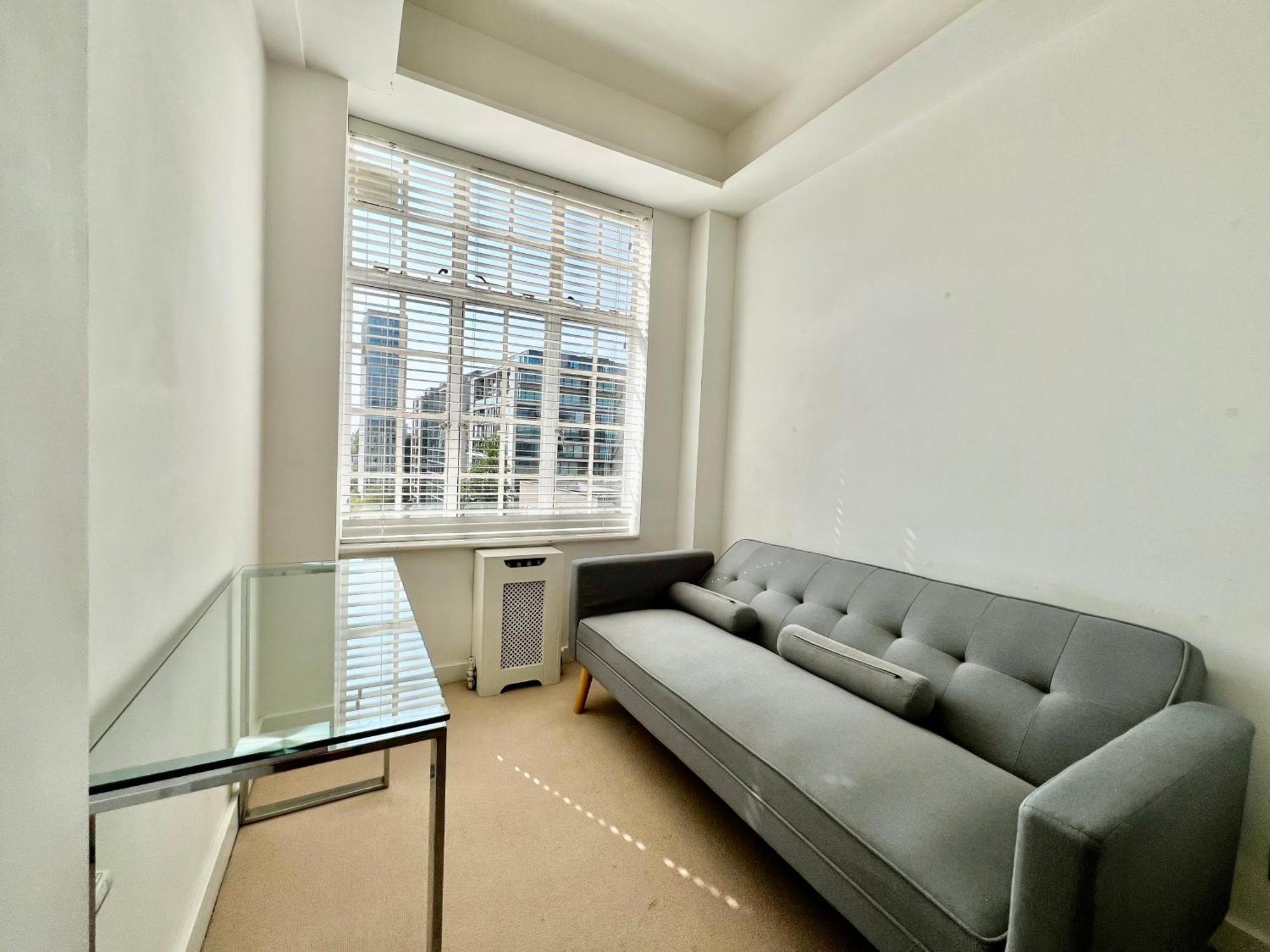 St Mary Abbots Court Apartment *