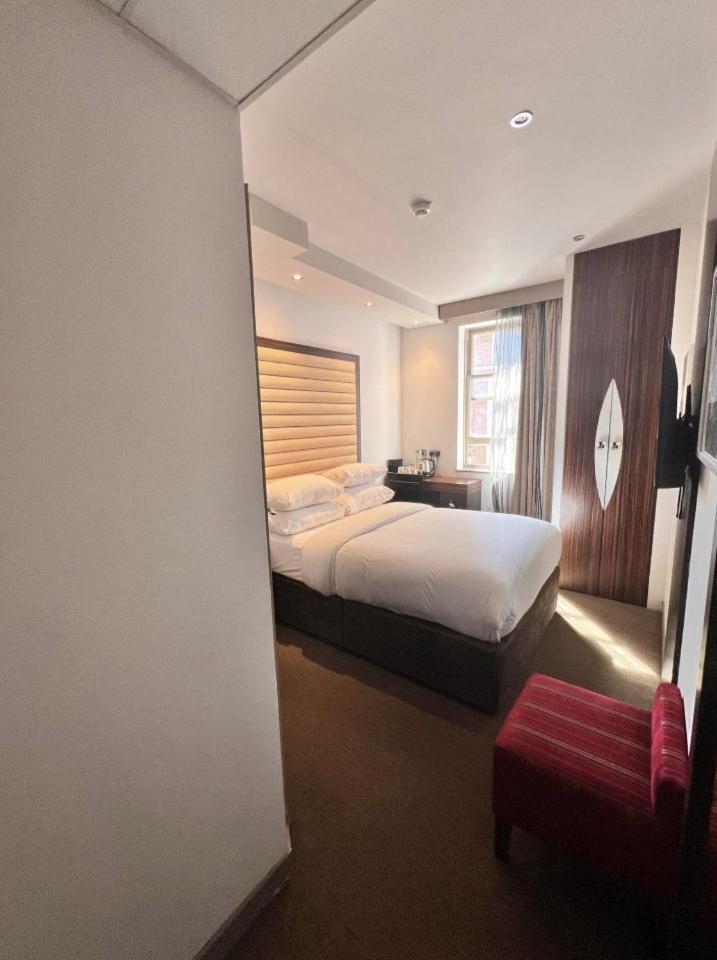 Ensuite Boutique 103 London
