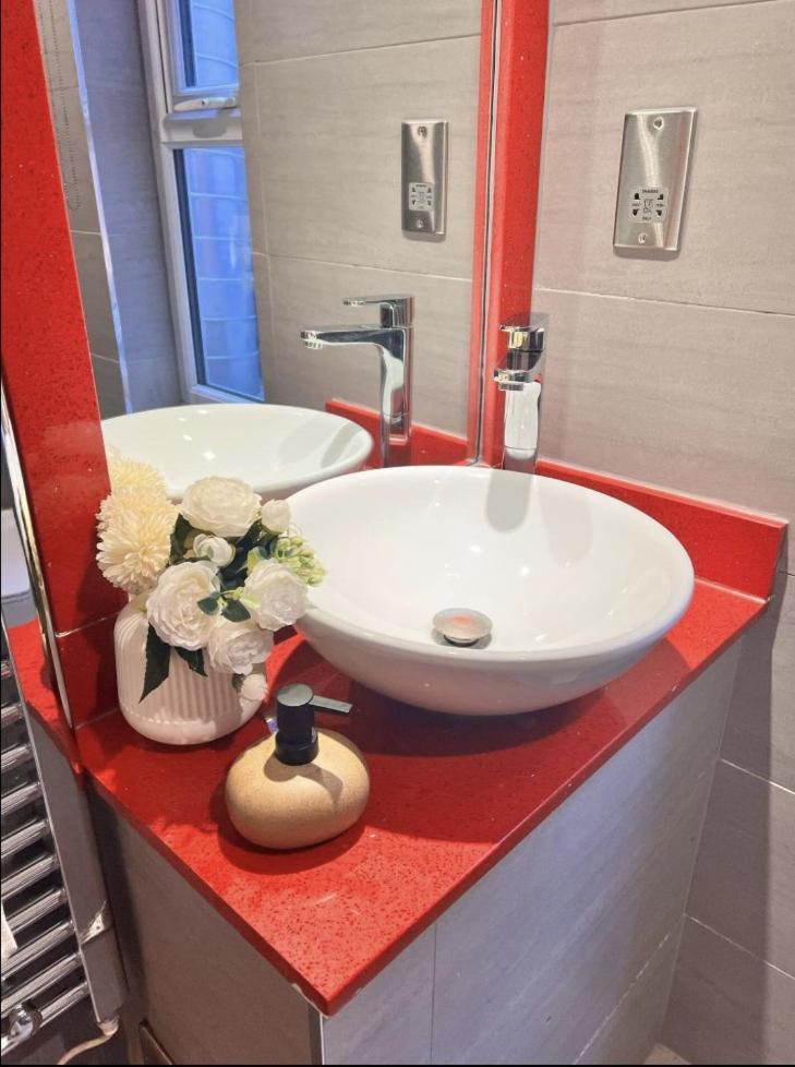 Ensuite Boutique 103