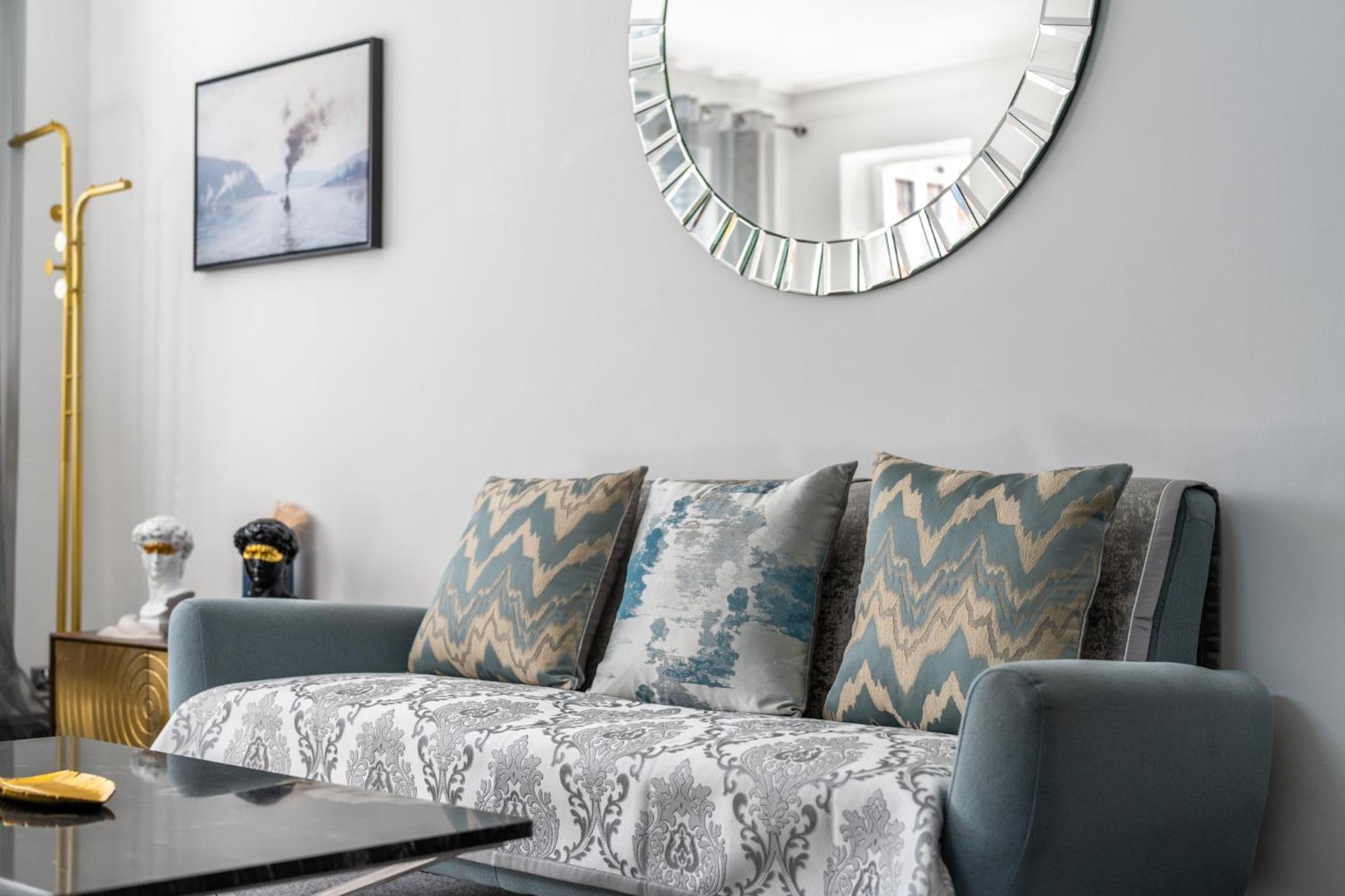 Posh With Terrace Over Harrods Apartment