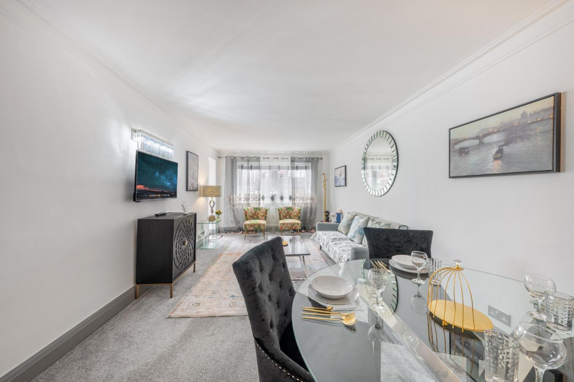 Posh With Terrace Over Harrods Apartment *