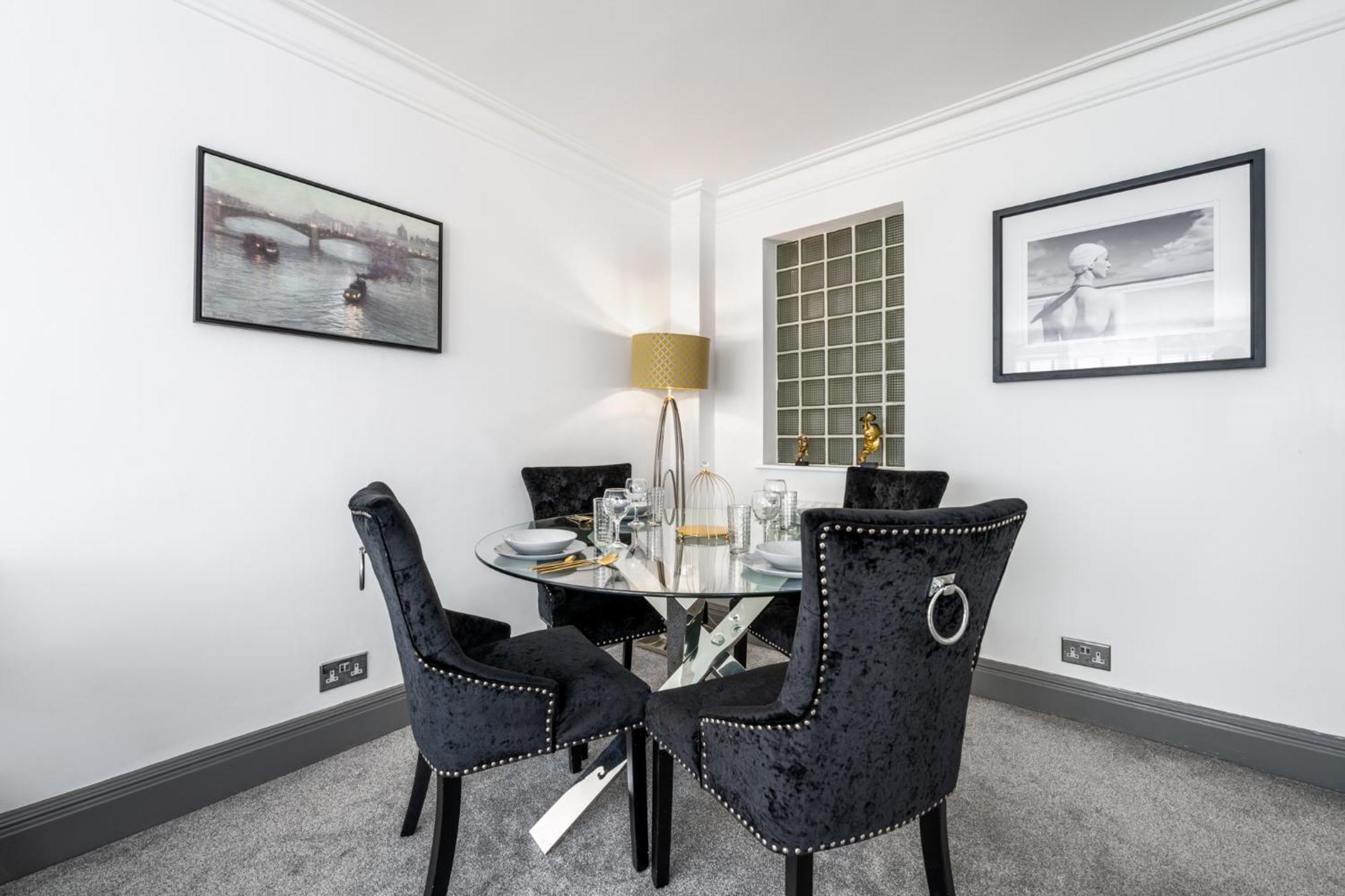 Posh With Terrace Over Harrods