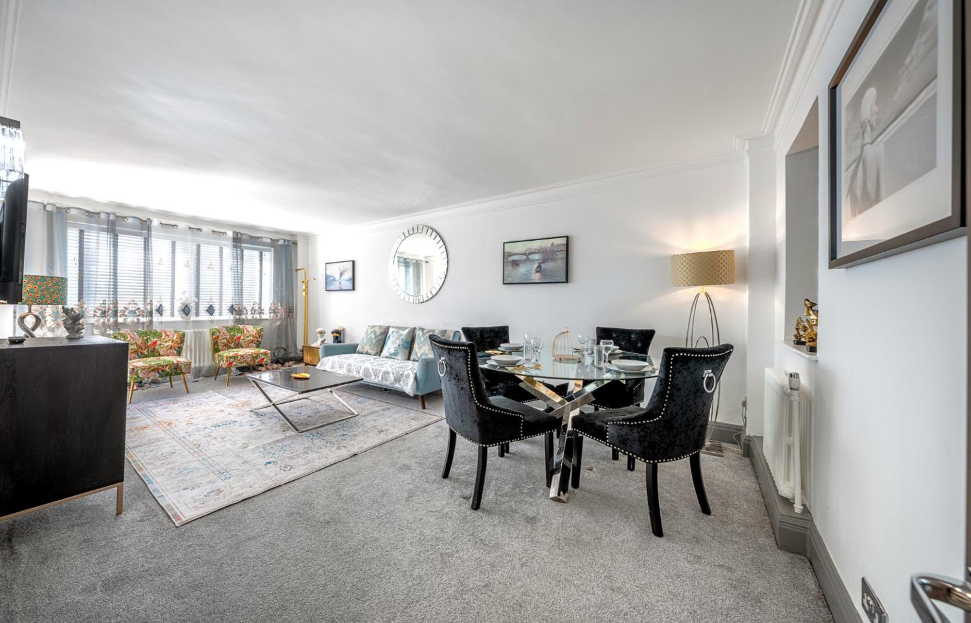 Posh With Terrace Over Harrods Apartment London