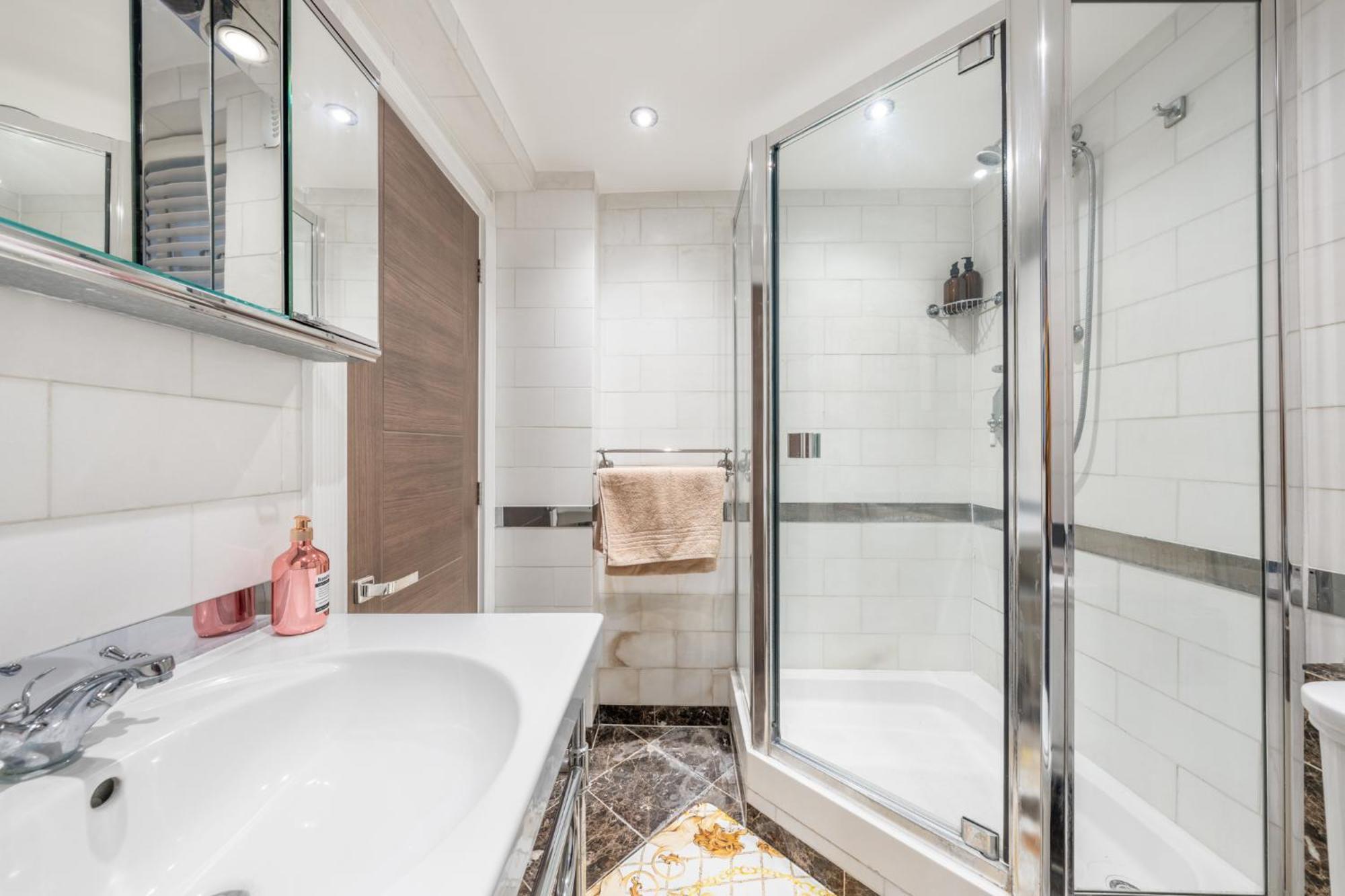 Deluxe With Terrace Over Harrods * London