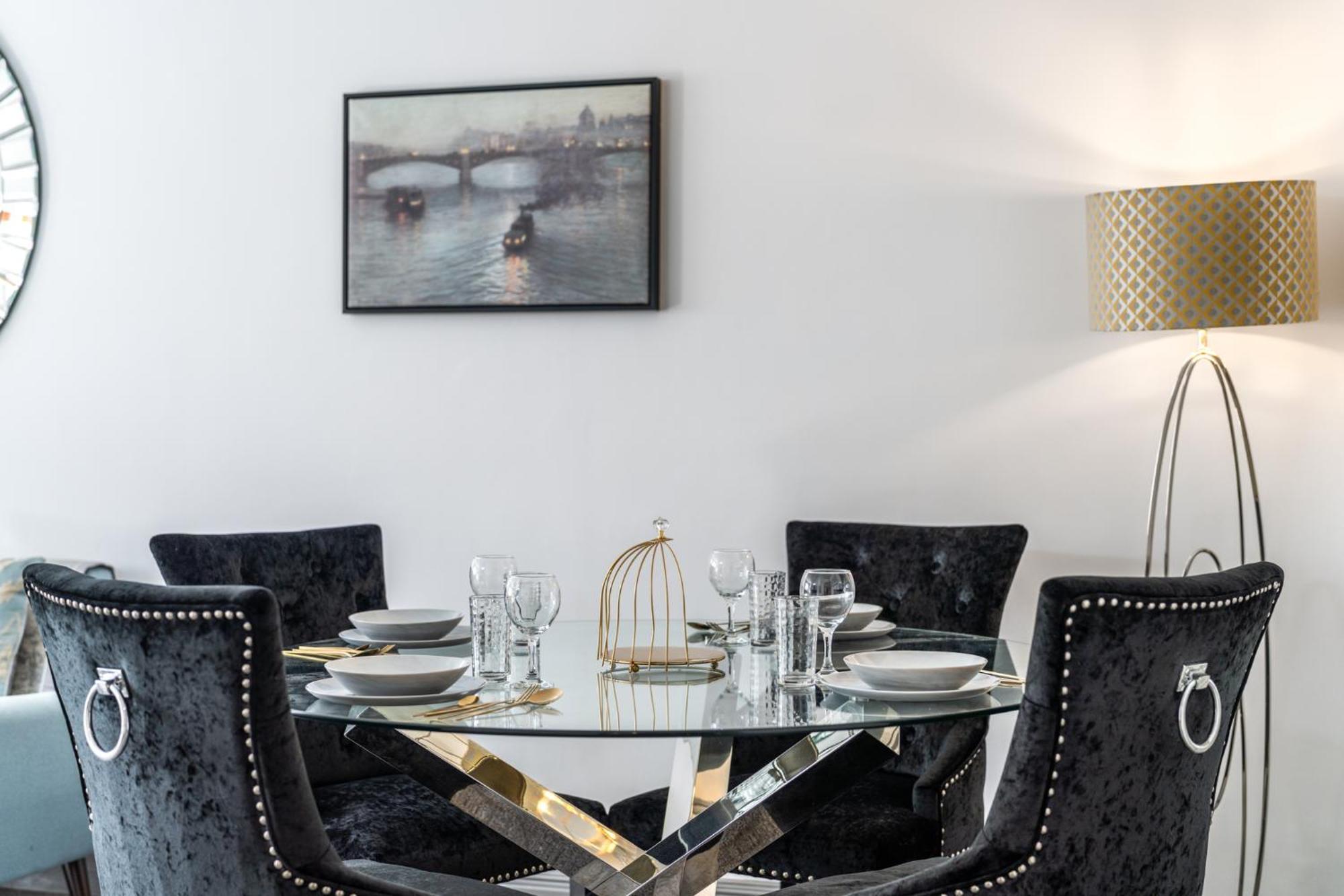 Posh With Terrace Over Harrods Apartment London