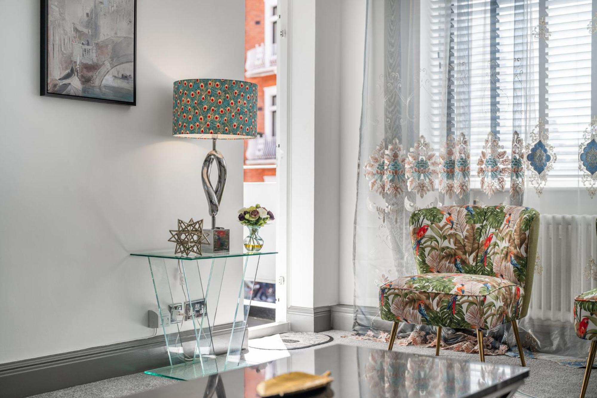 Apartment Posh With Terrace Over Harrods London