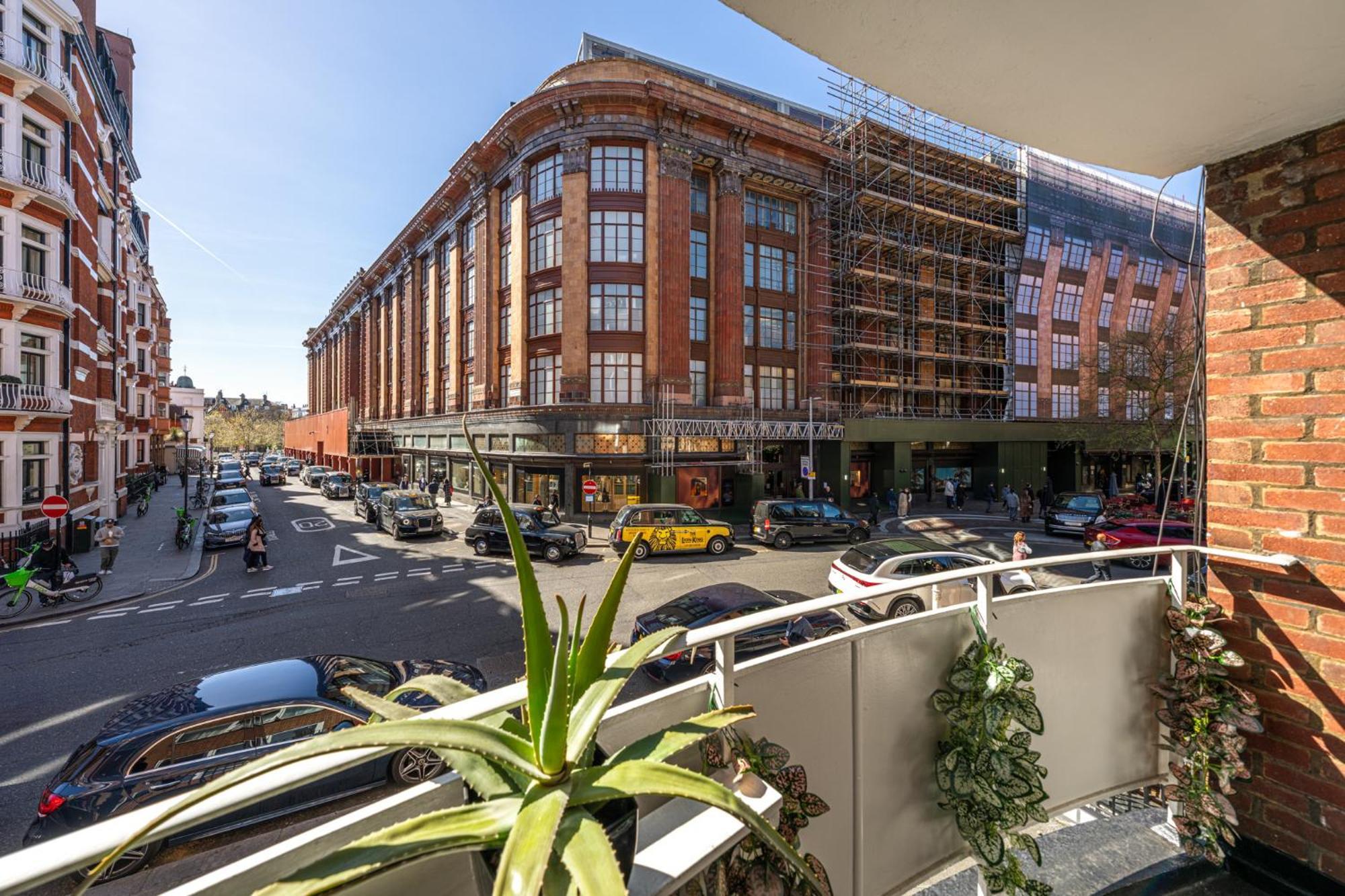 Apartment Posh With Terrace Over Harrods