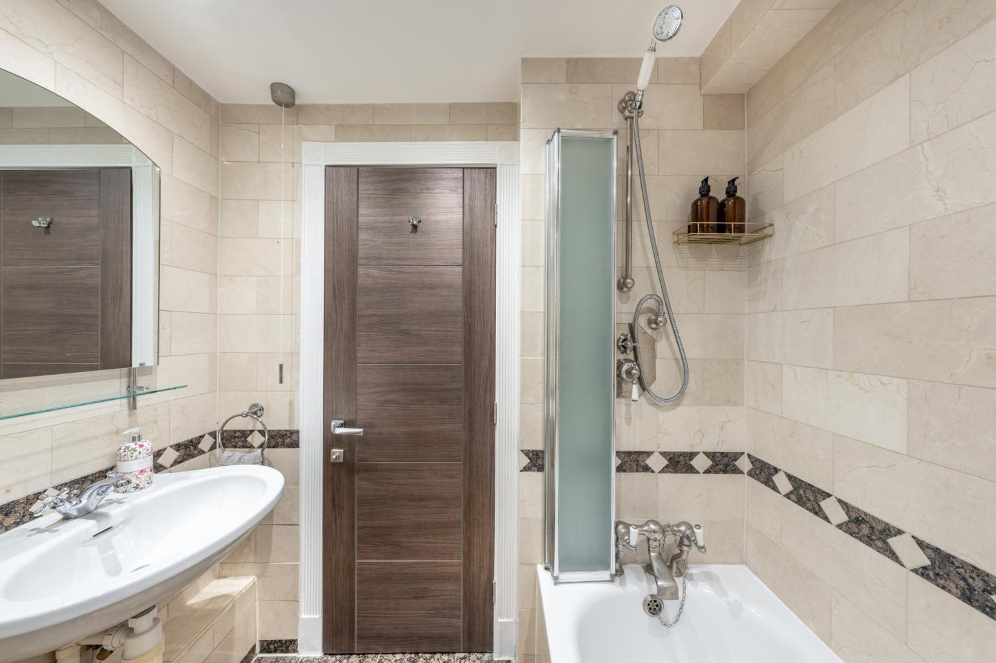 Deluxe With Terrace Over Harrods Apartment London