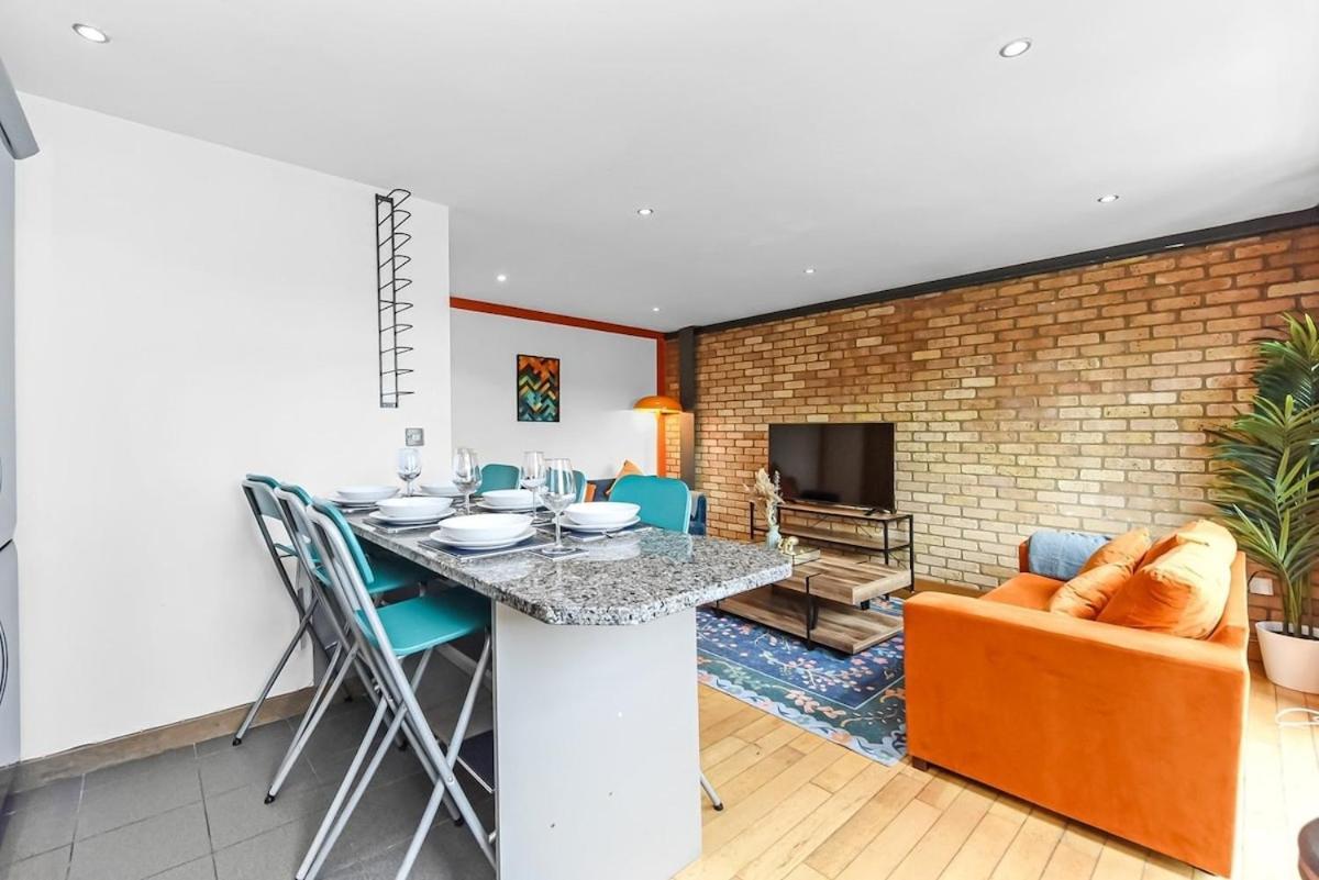 Modern And Industrial 2 Bed - Close To London Bridge, Sleeps 6 * London